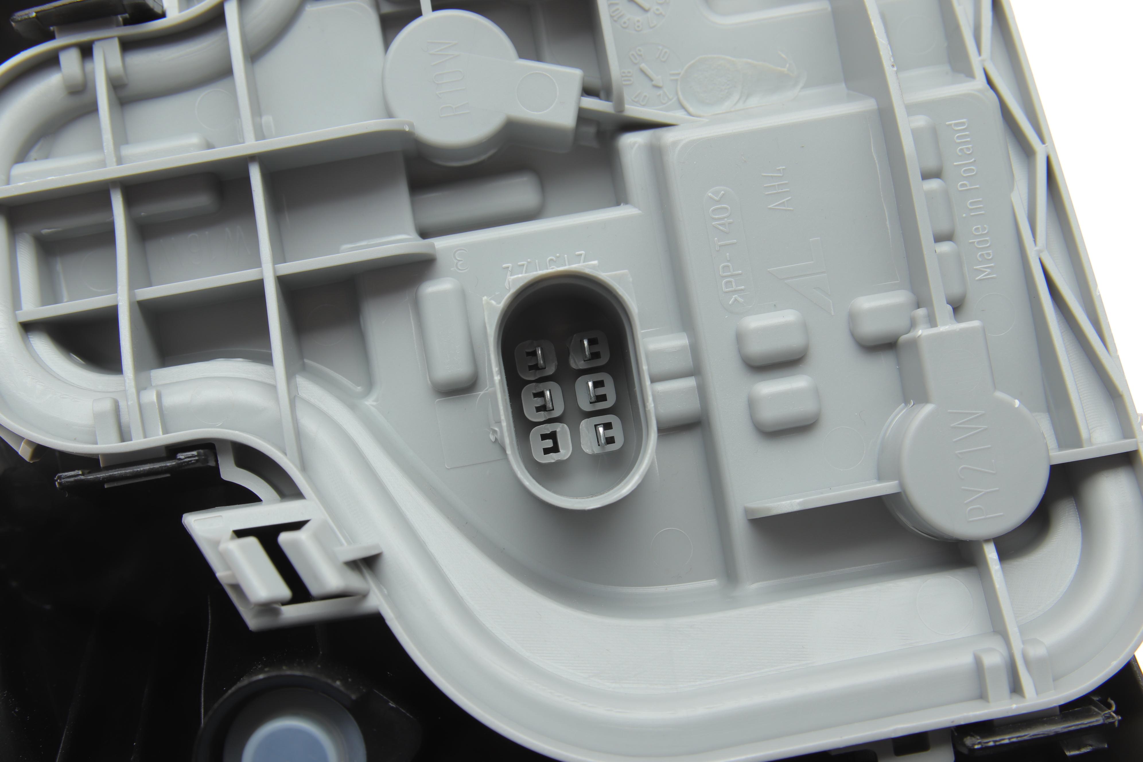 Ліхтар задній Audi A3 03-12 (R)