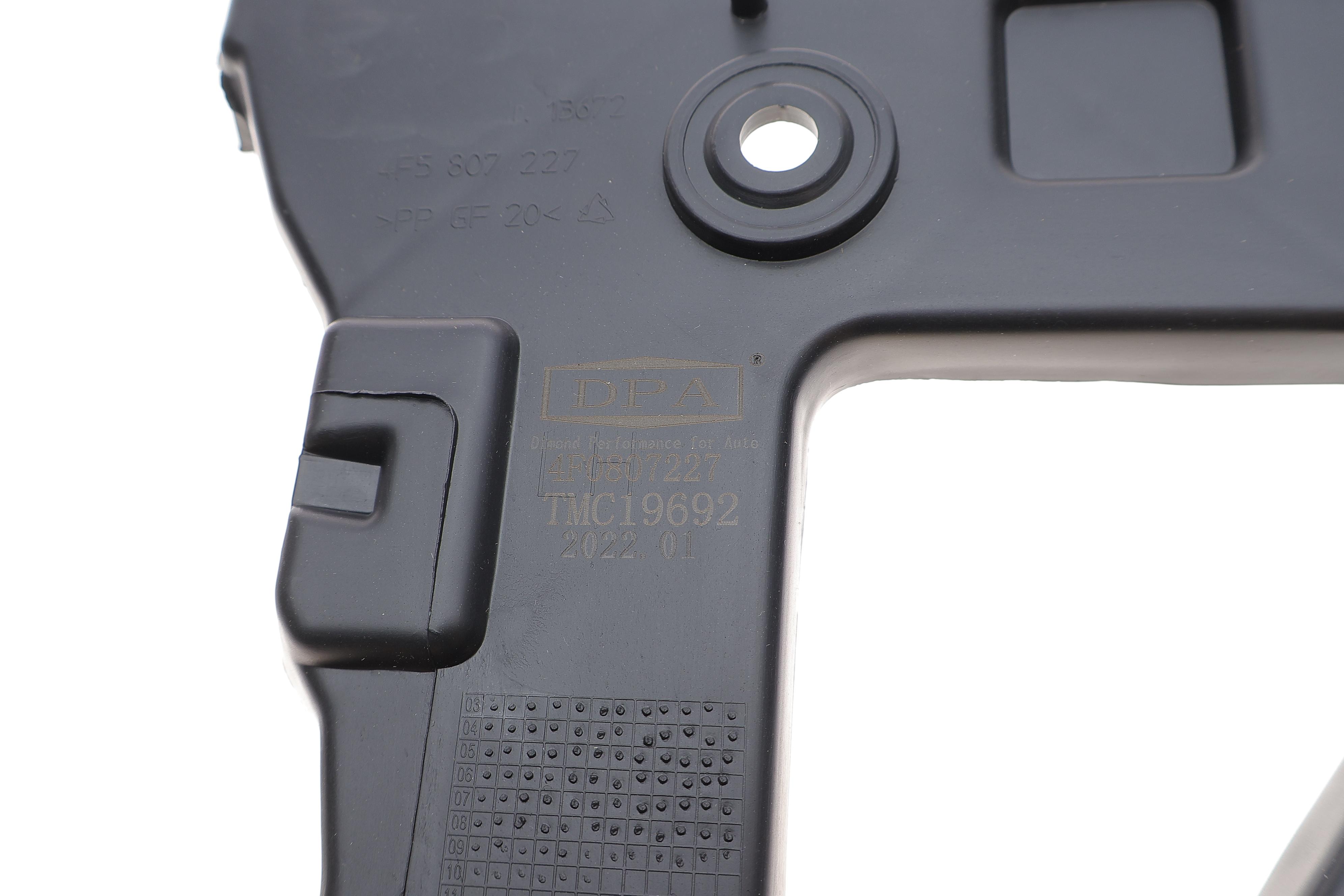 Кронштейн кріплення бампера (переднього/L) Audi A6 04-11