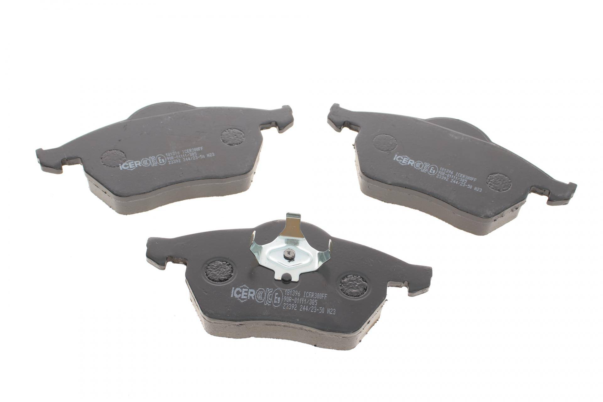 Колодки гальмівні (передні) Audi A3/TT/Seat Leon/Skoda Octavia/VW Golf 96-10/Polo 05-09 (+датчик)