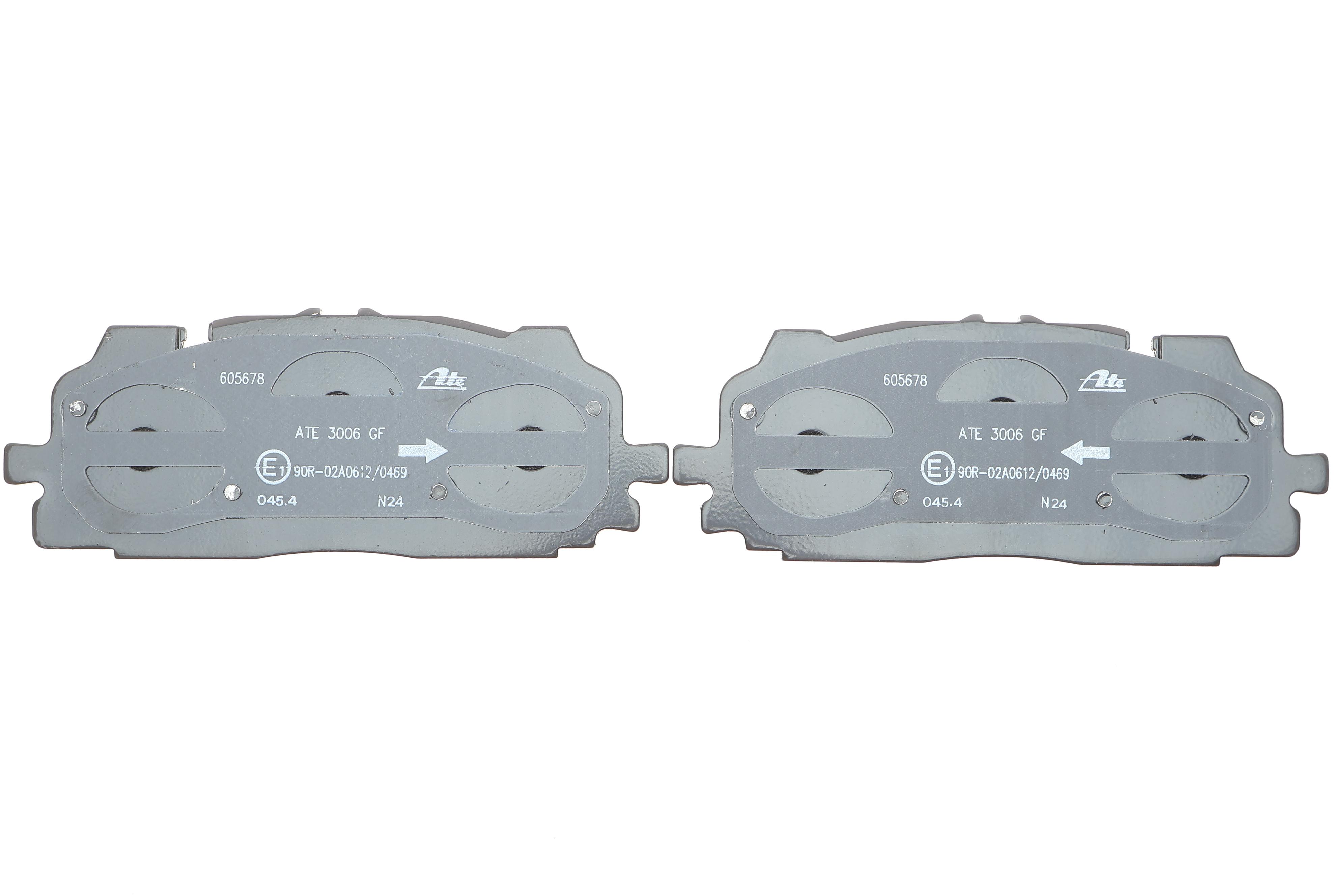 Колодки гальмівні (передні) Audi A4/A5/Q5/Q7 15-/ A5 Sportback 07-17/ A6/A7/A8/Q3/Q8/VW Touareg 17- (Akebono)