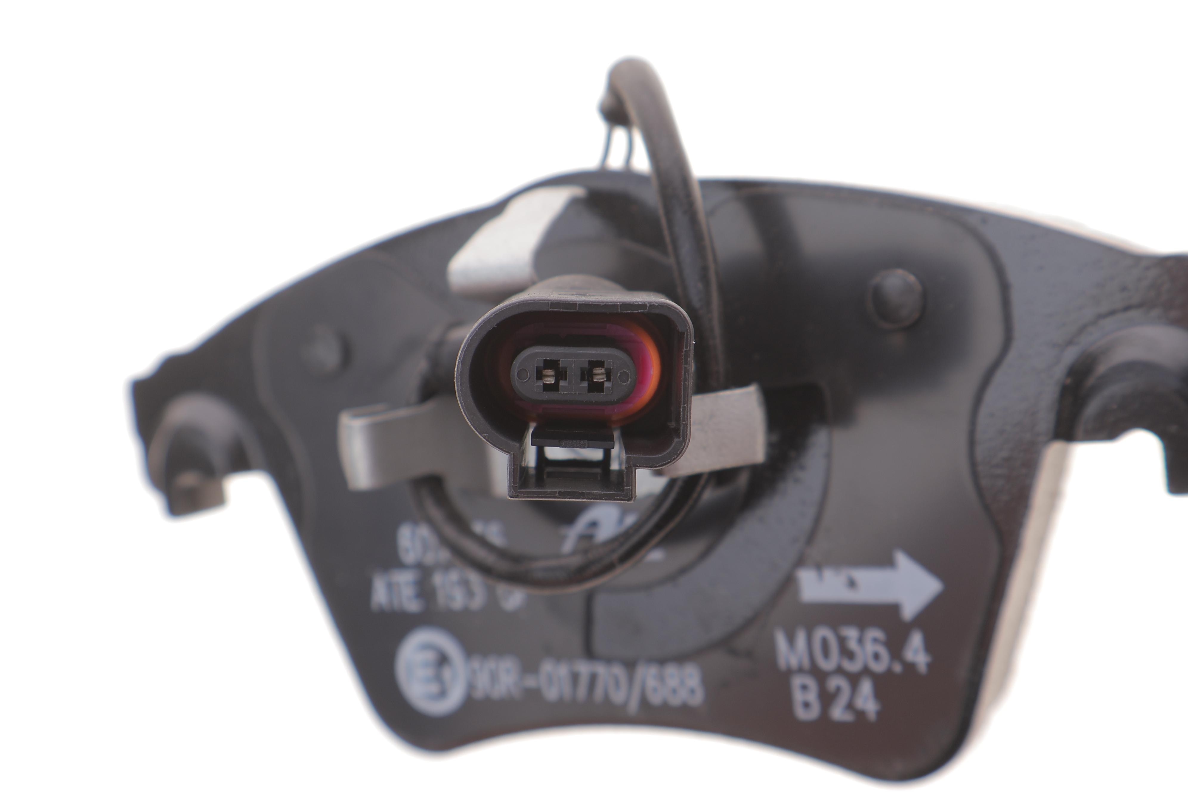 Колодки гальмівні (передні) VW T4 92-03/T5 03-15/T6 15-/Multivan T5/T6 03- (+датчик)