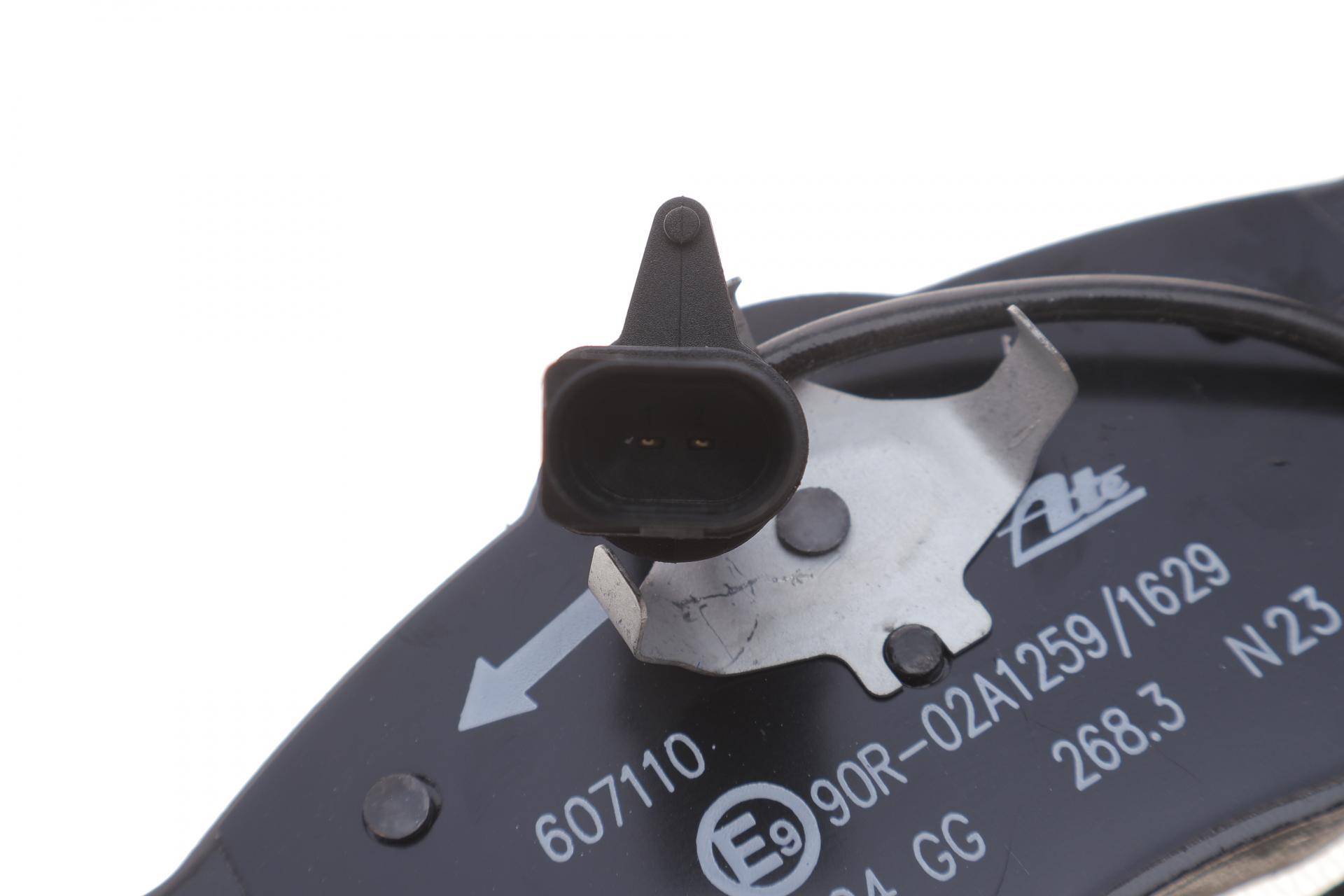 Колодки гальмівні (передні) Audi A4/A6/Skoda Superb/VW Passat 1.9TDI/2.5TDI 96- (з датчиками) (Ate)