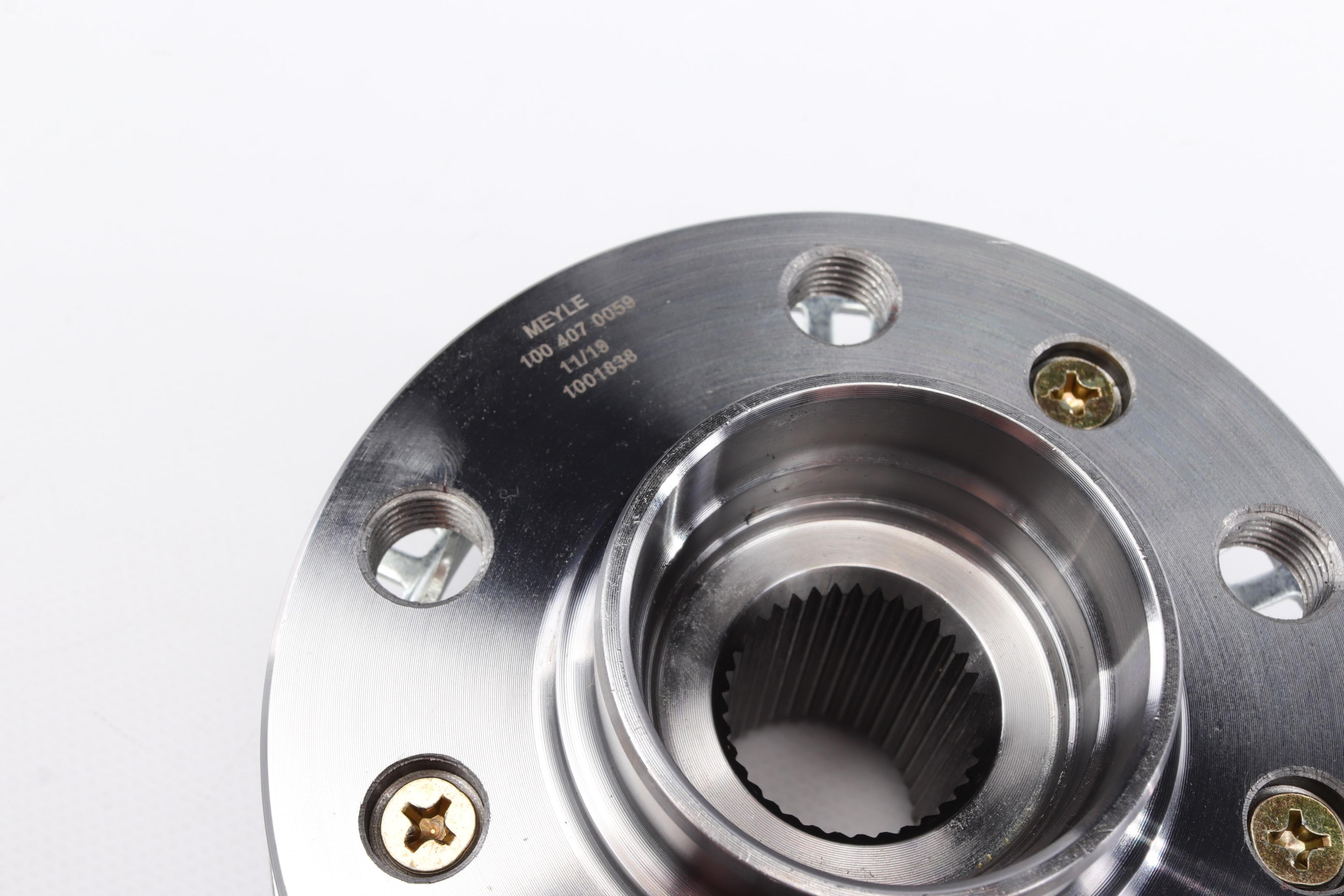 Маточина (передня) VW Golf III/Passst 2.0 88-97