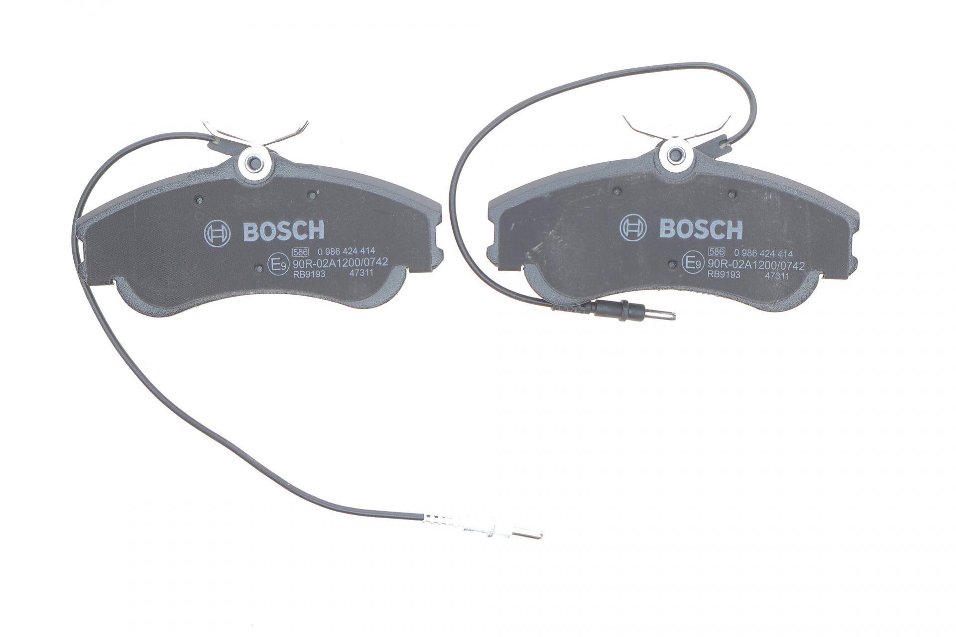 Колодки гальмівні (передні) Citroen Berlingo 96-11/Xsara/Peugeot 306 93-05/Partner 96-15 (+датчики)