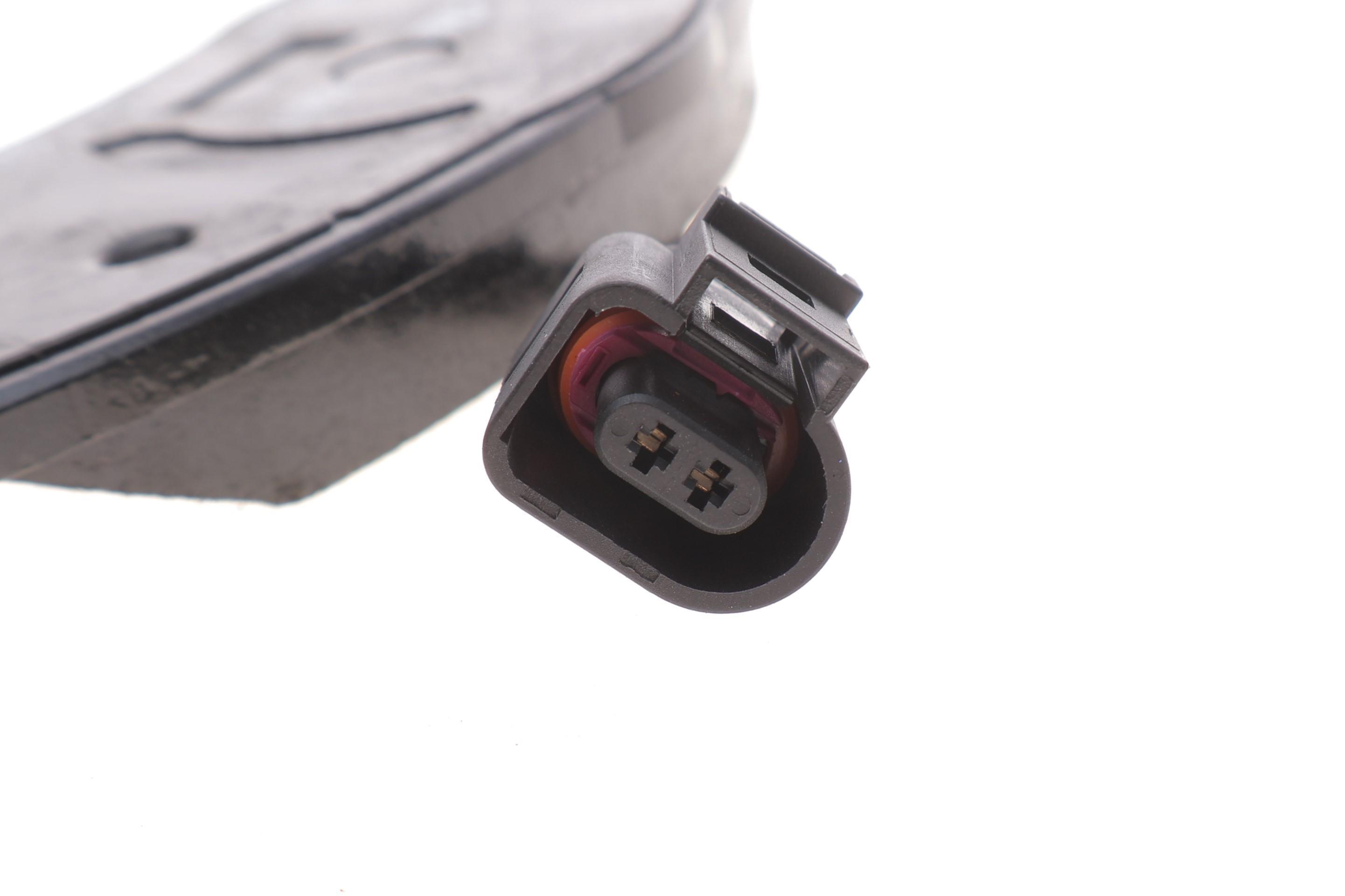 Колодки гальмівні (передні) Audi A3/Skoda Octavia III/VW Passat/Golf 13- (Lucas/TRW) (з датчиком)