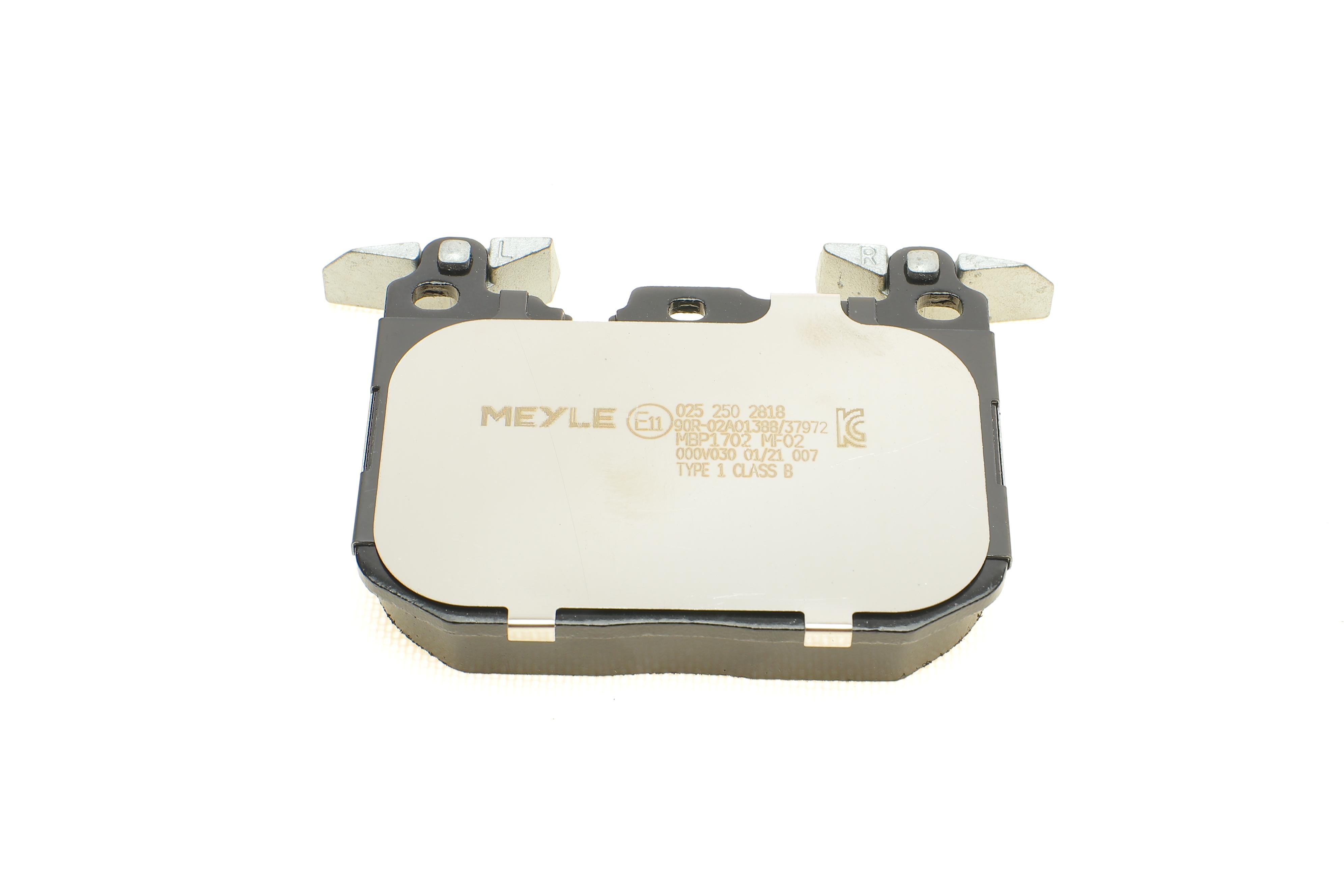 Колодки гальмівні (передні) BMW 1 (F20/F21)/ 3 (F30/F31/F34)/ i8 (I12) 11- (Brembo) B47/N13/N47/N55