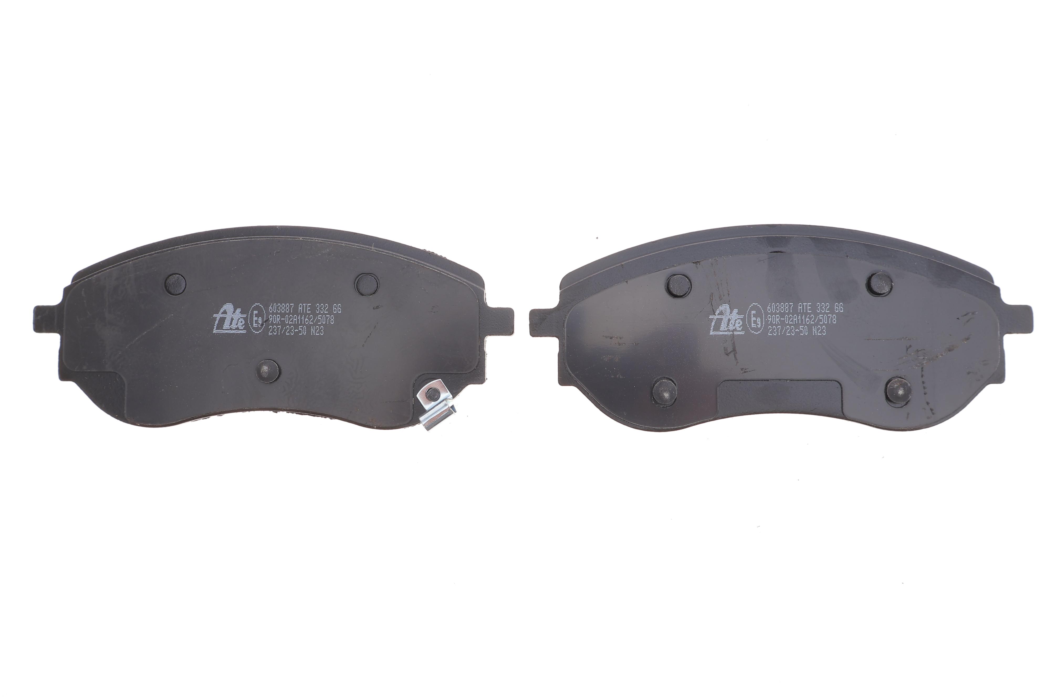 Колодки гальмівні (передні) MB X-class (470) /Nissan Navara/NP300 17- (з датчиком)