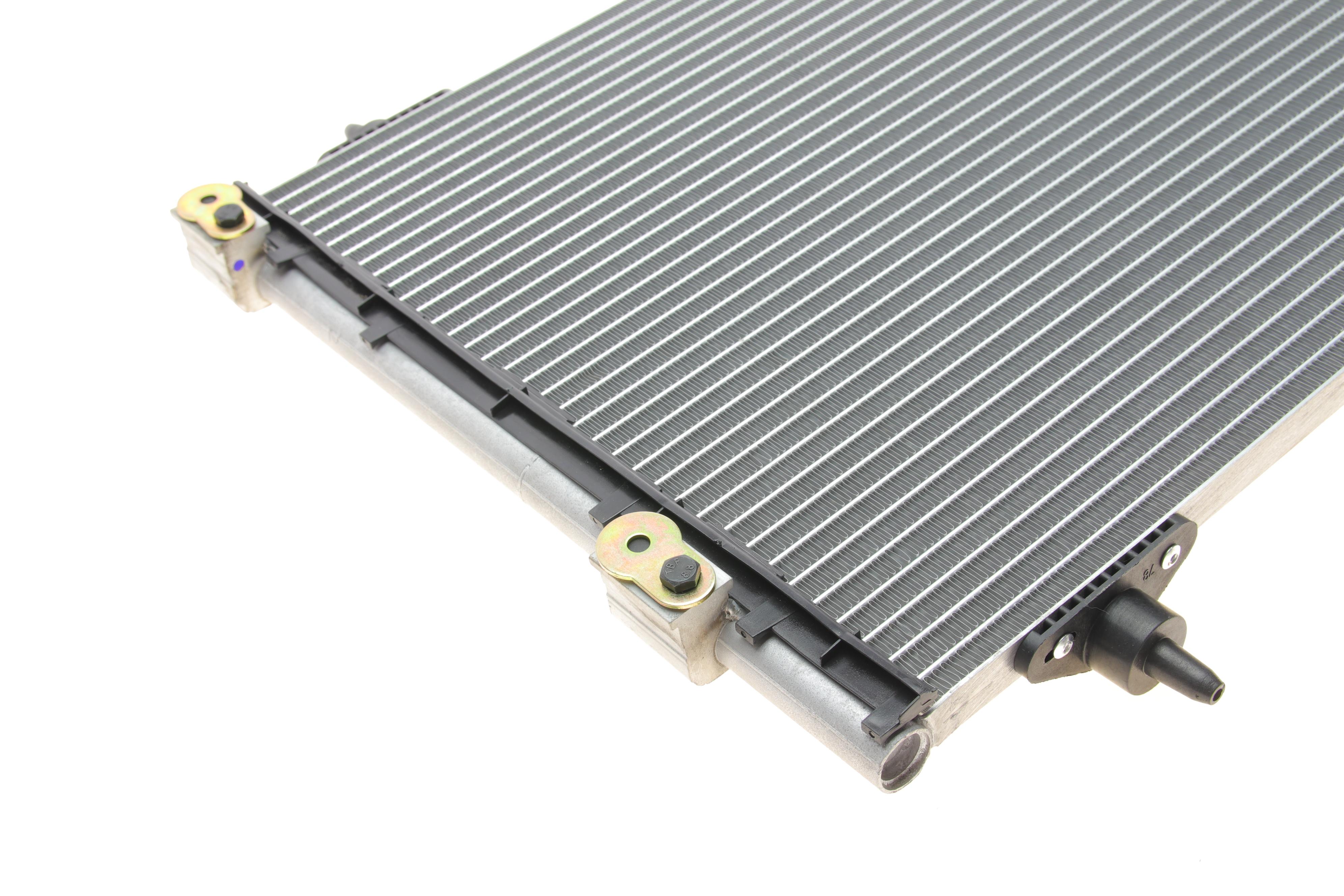 Радіатор кондиціонера Citroen Berlingo 1.6HDI 08-/C4 04-11/C4 Grand Picasso 06-13