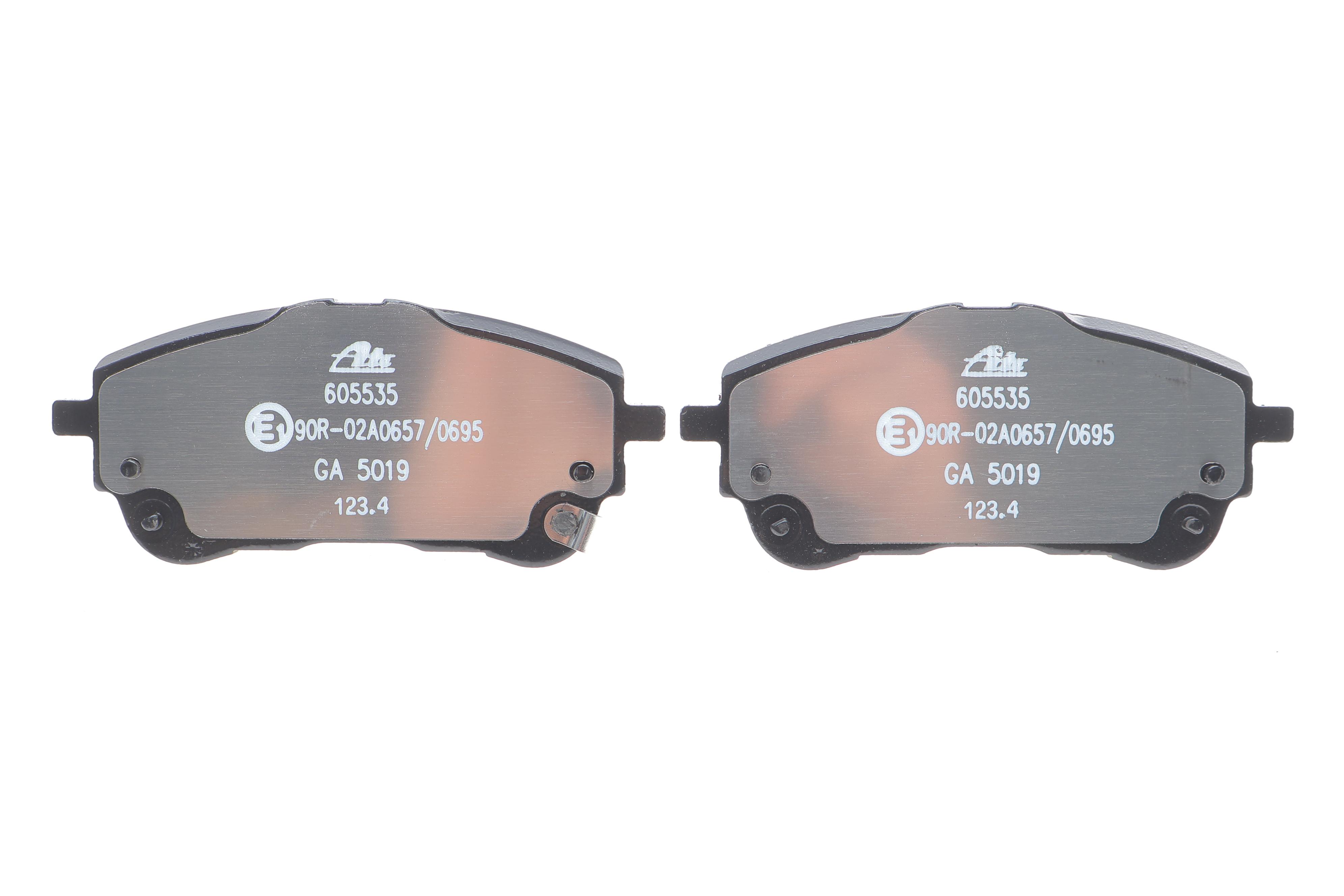 Колодки гальмівні (передні) Toyota Corolla 1.6VVTi/1.8VVTi Hybrid 19- (з аксесуарами)