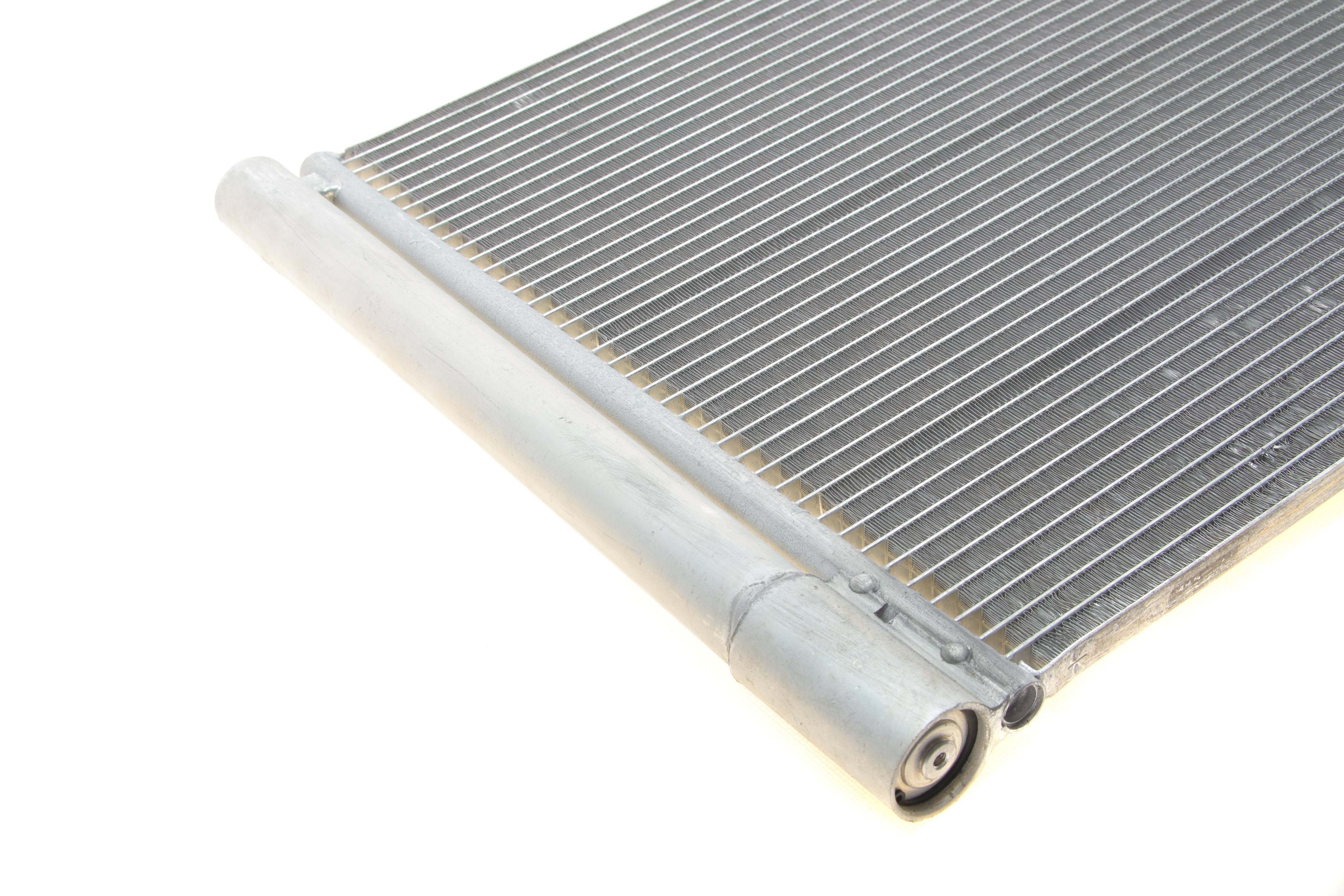 Радиатор кондиционера Opel Insignia/Saab 9-5 1.6-2.8 08-  (с осушителем)