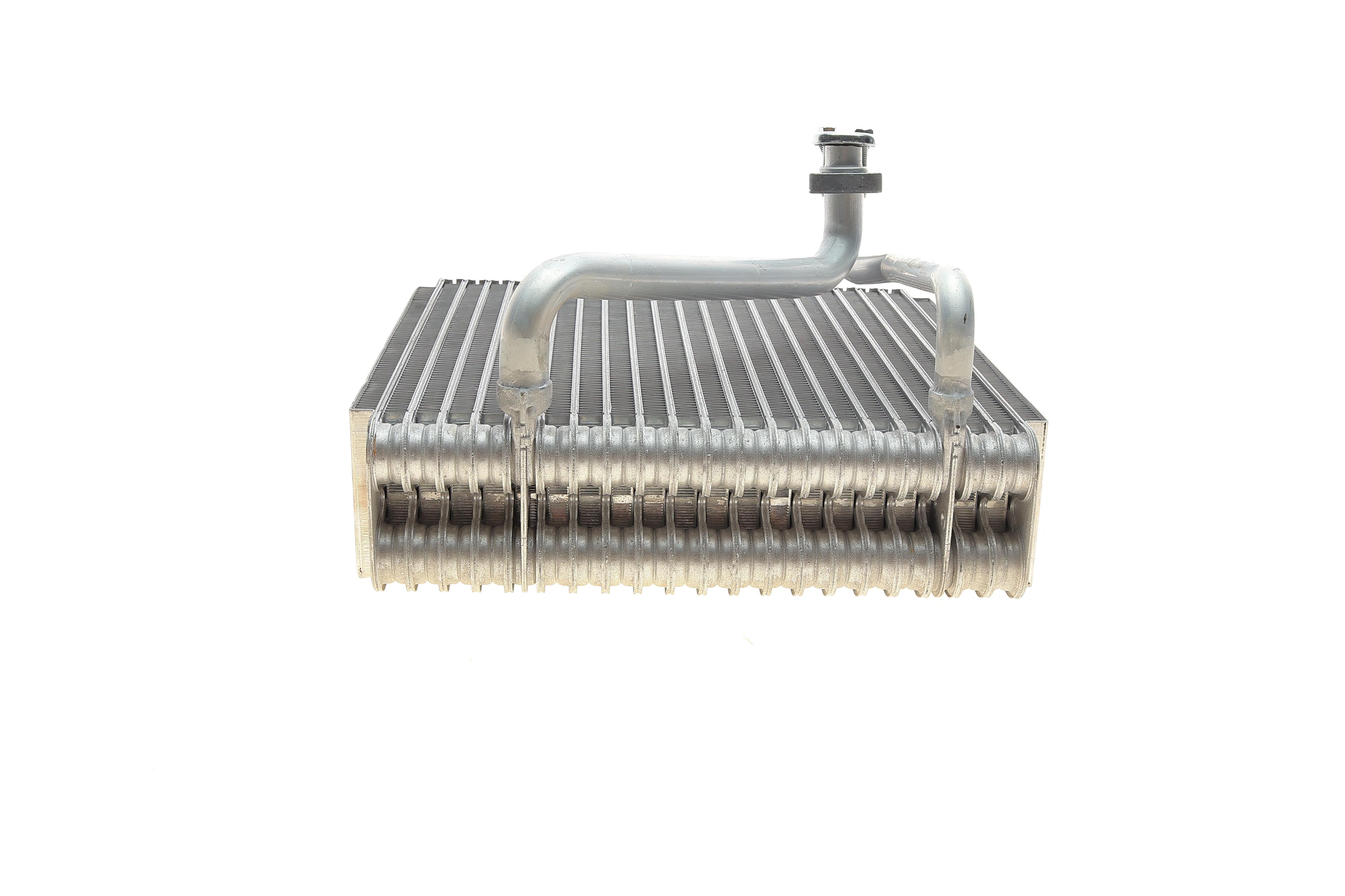 Радіатор кондиціонера Audi A3/Renult Megane II/VW Caddy/Passat 1.0-3.6 03-