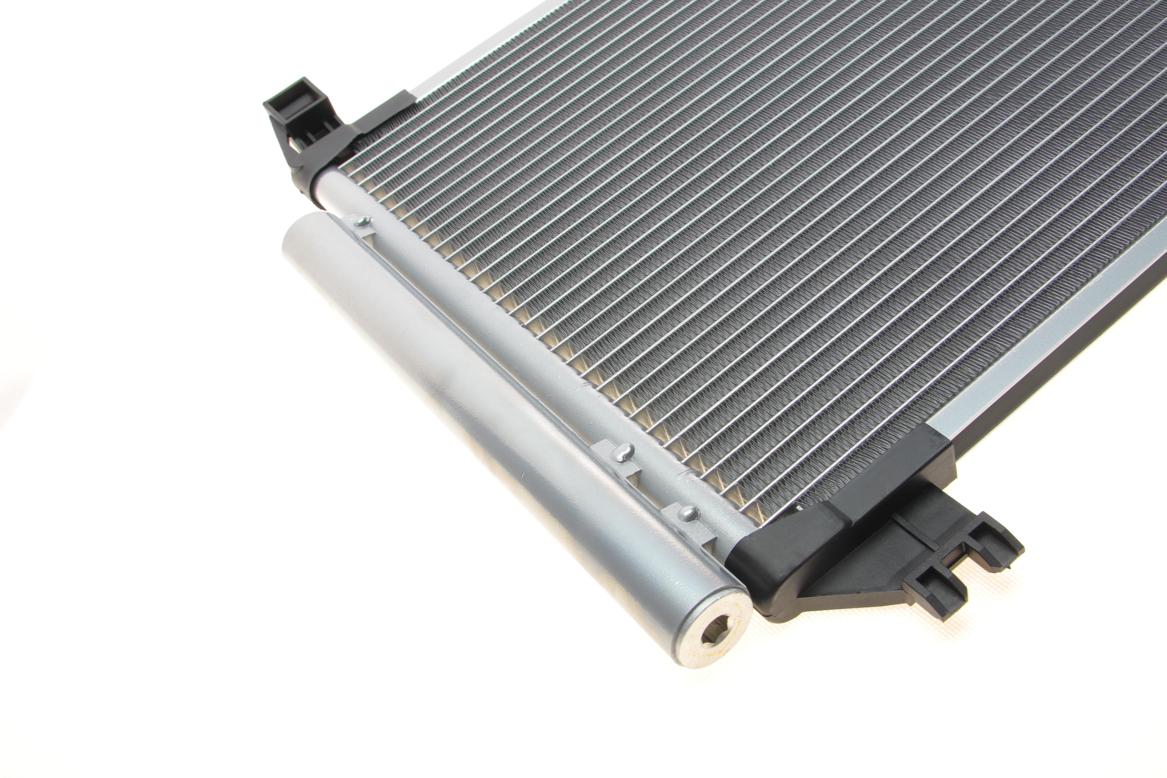 Радіатор кондиціонера (з осушувачем) Toyota Yaris 1.0/1.3VVT-i 05-11