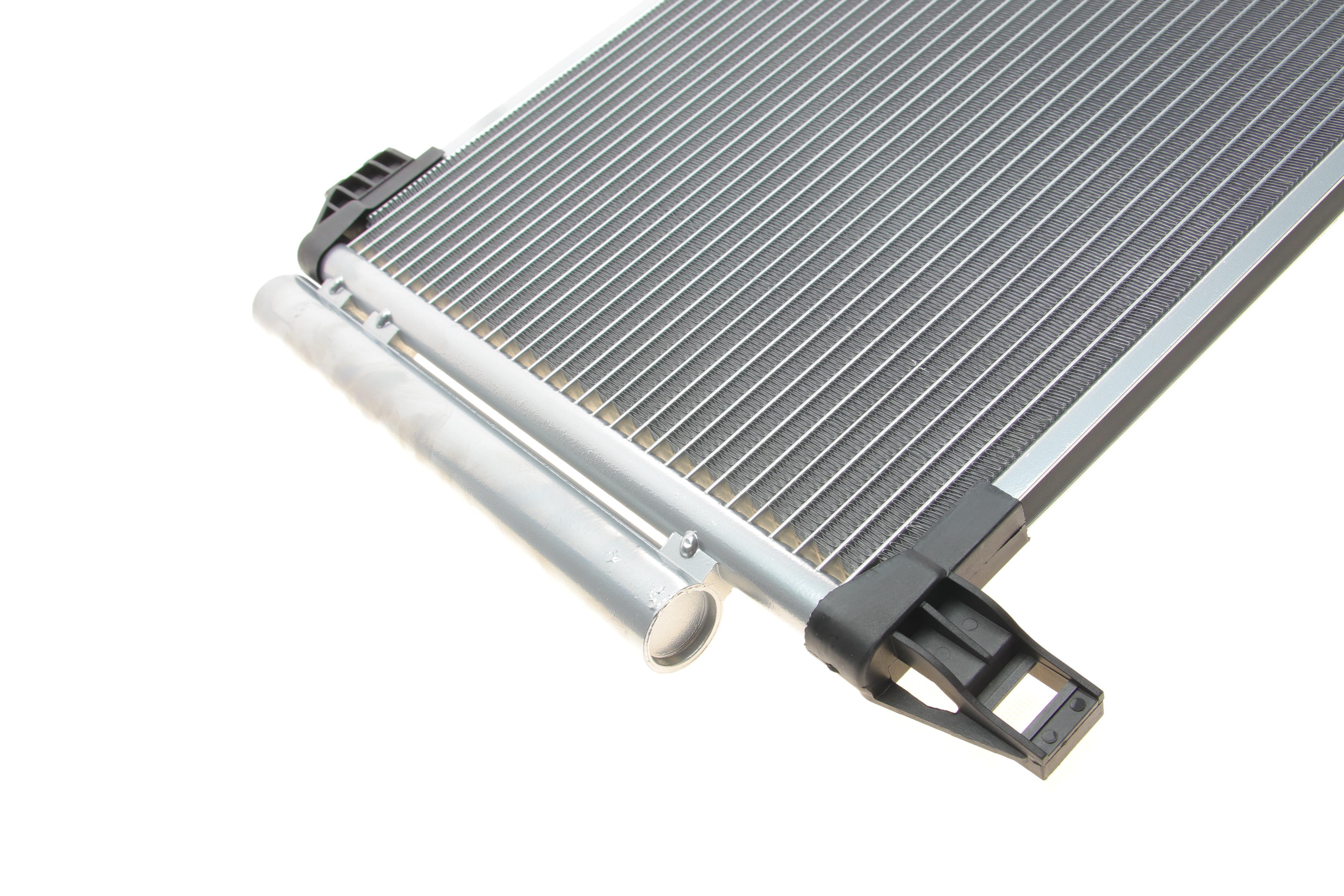 Радіатор кондиціонера (з осушувачем) Toyota Yaris 1.0/1.3VVT-i 05-11