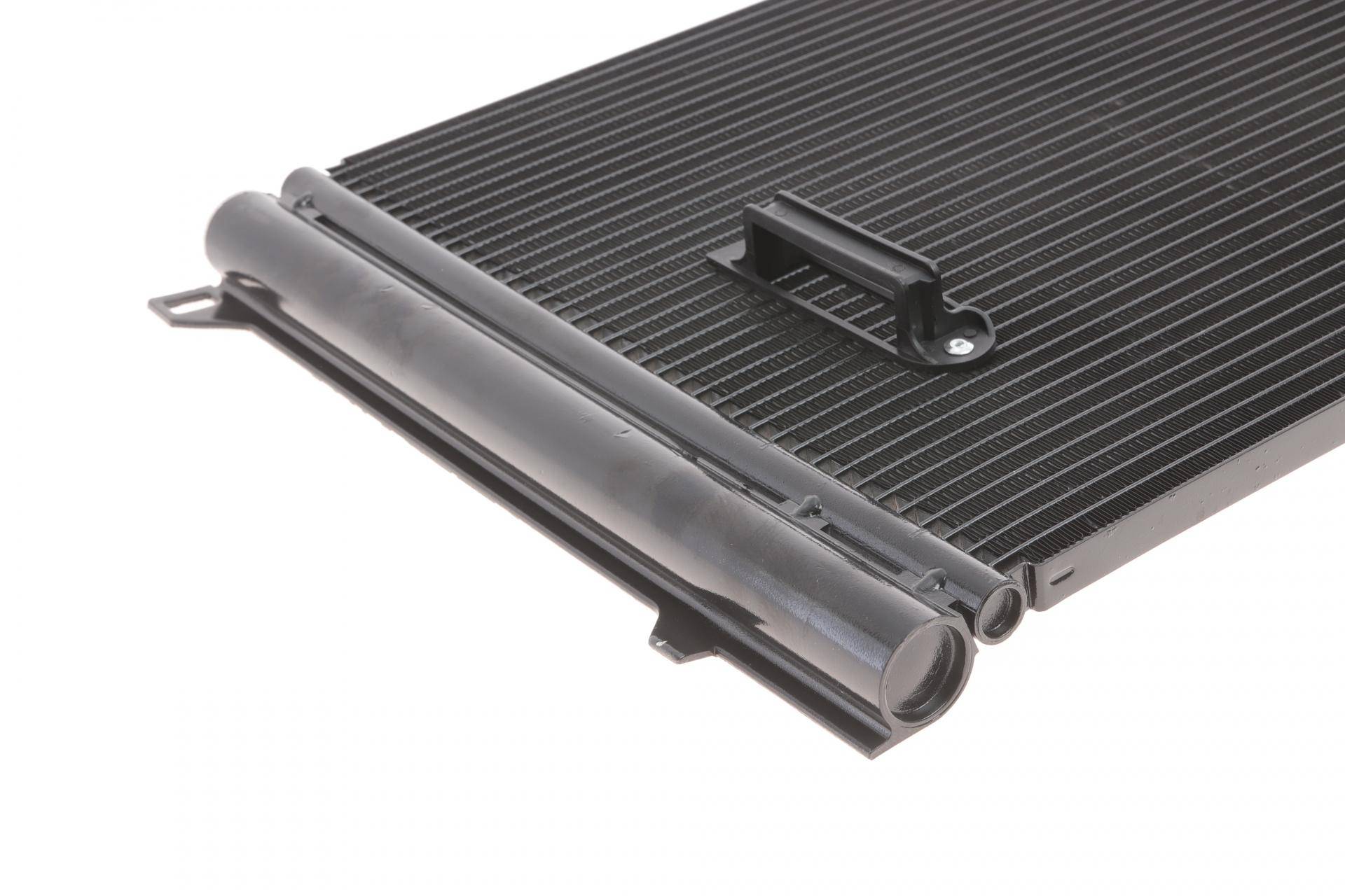 Радіатор кондиціонера (з осушувачем) Audi Q7/Porsche Cayenne/VW Touareg 2.5D/6.0 02-15