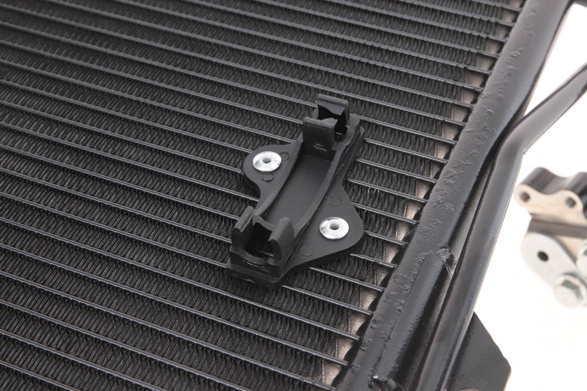 Радіатор кондиціонера (з осушувачем) Audi Q7/Porsche Cayenne/VW Touareg 2.5D/6.0 02-15