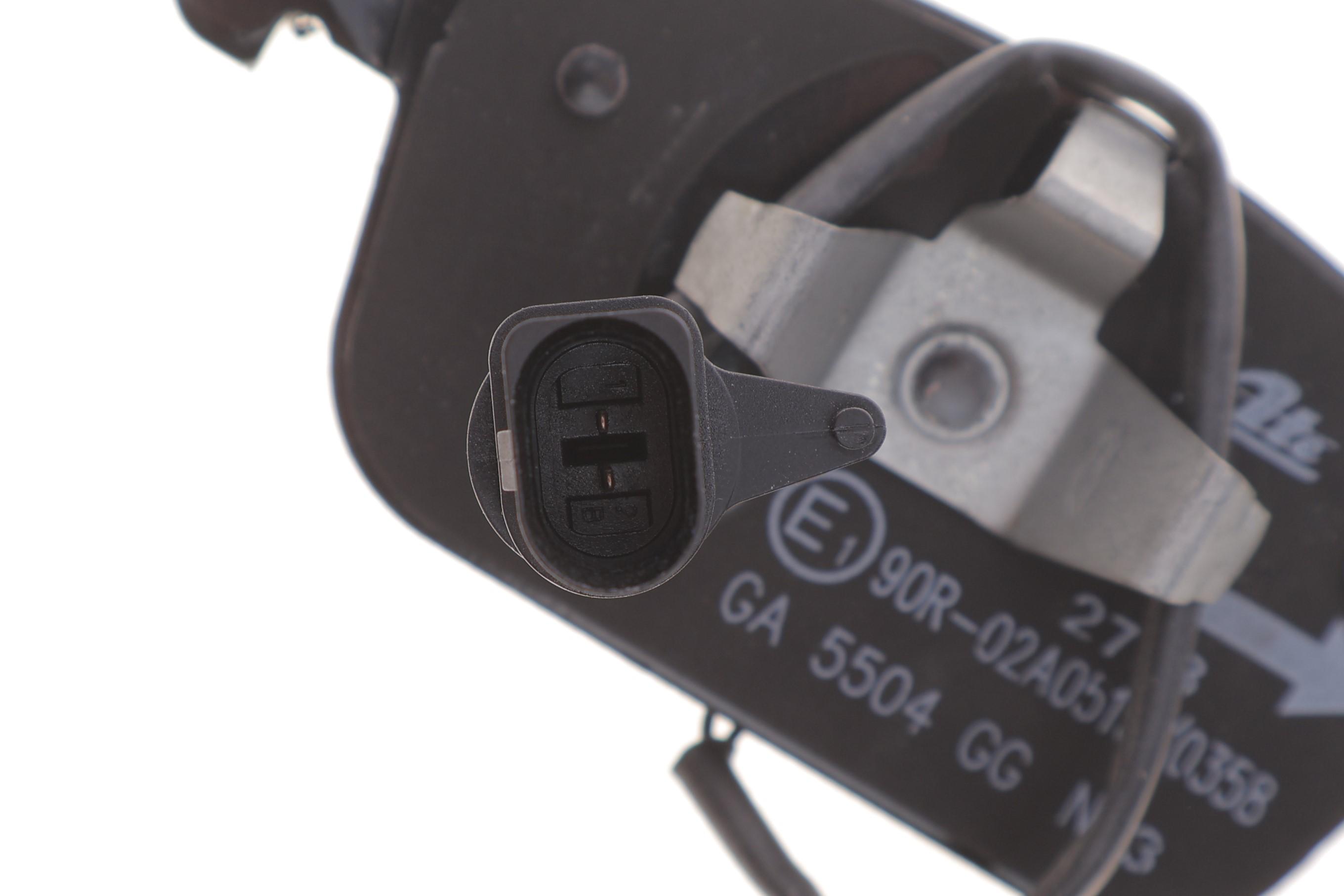 Колодки тормозные (передние) Audi A4/A5 15- (с датчиком) (Ate)