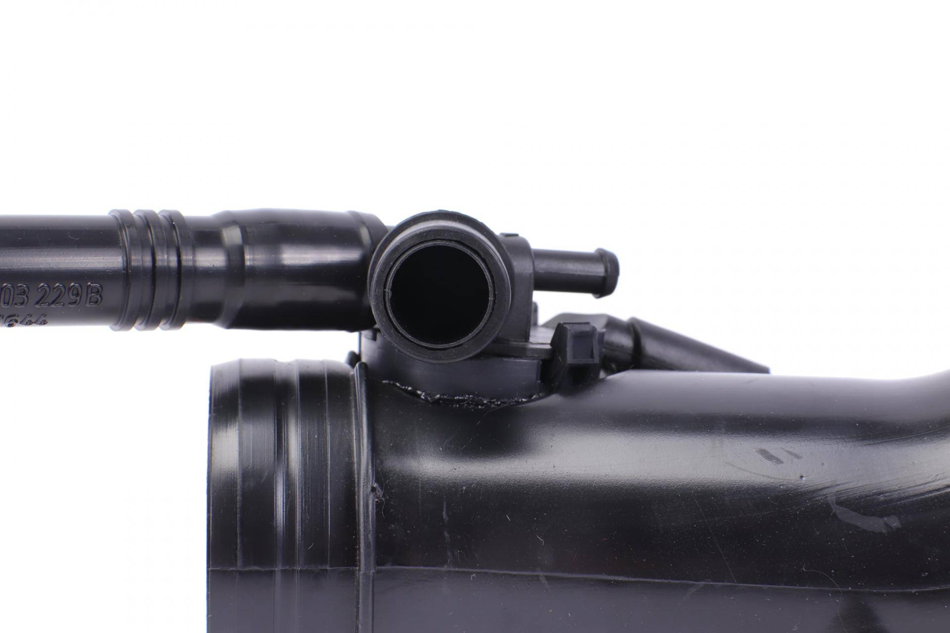 Патрубок вентиляції картера Skoda Superb/VW Passat 1.9TDI-2.5TDI 00-08