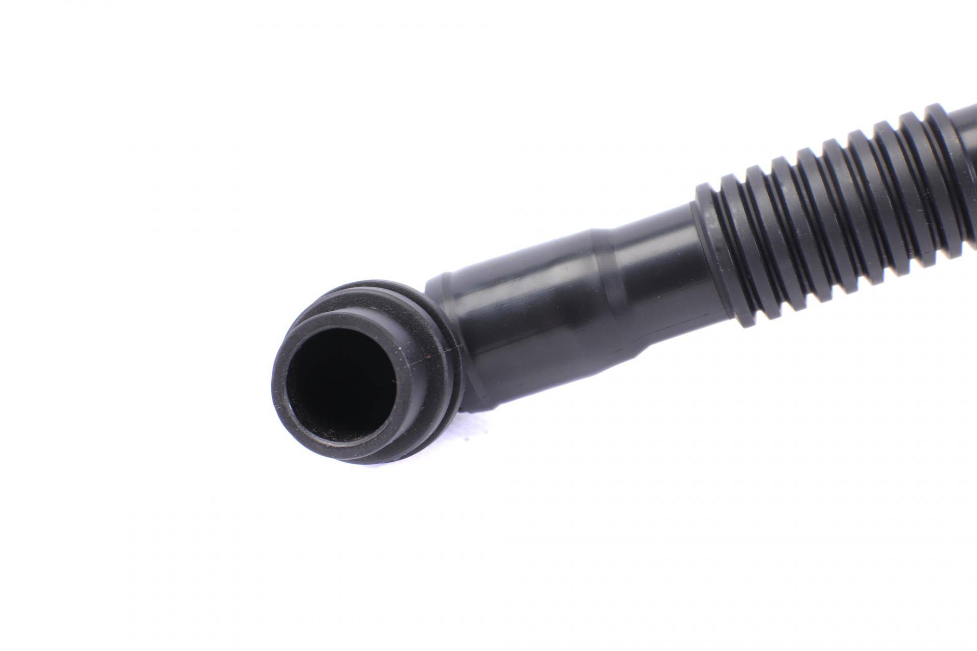 Патрубок вентиляції картера Skoda Superb/VW Passat 1.9TDI-2.5TDI 00-08