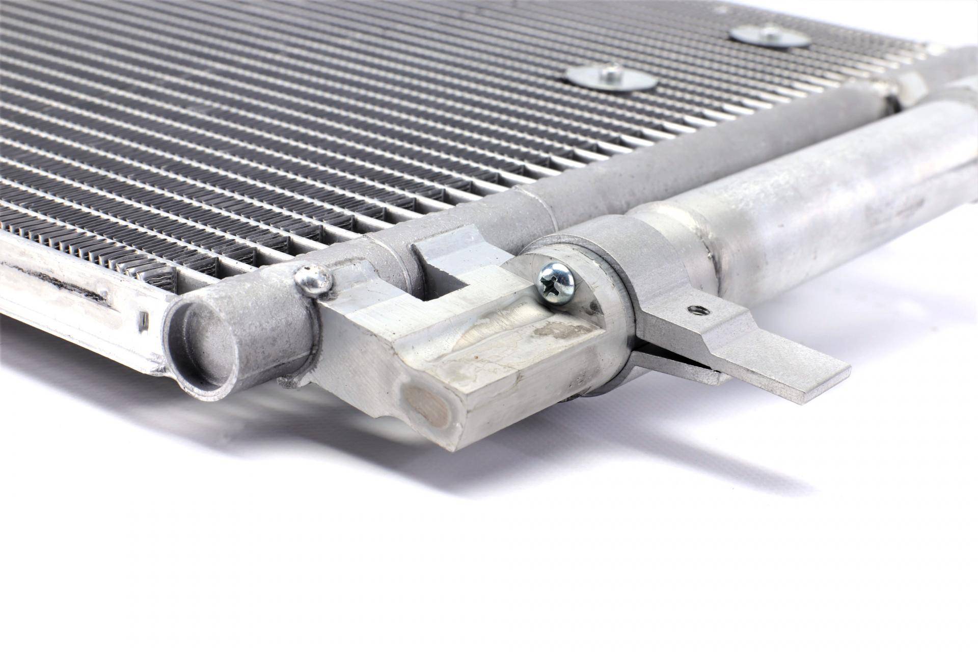 Радіатор кондиціонера Audi A4/Q5 1.8TFSI-3.0TDI 07-