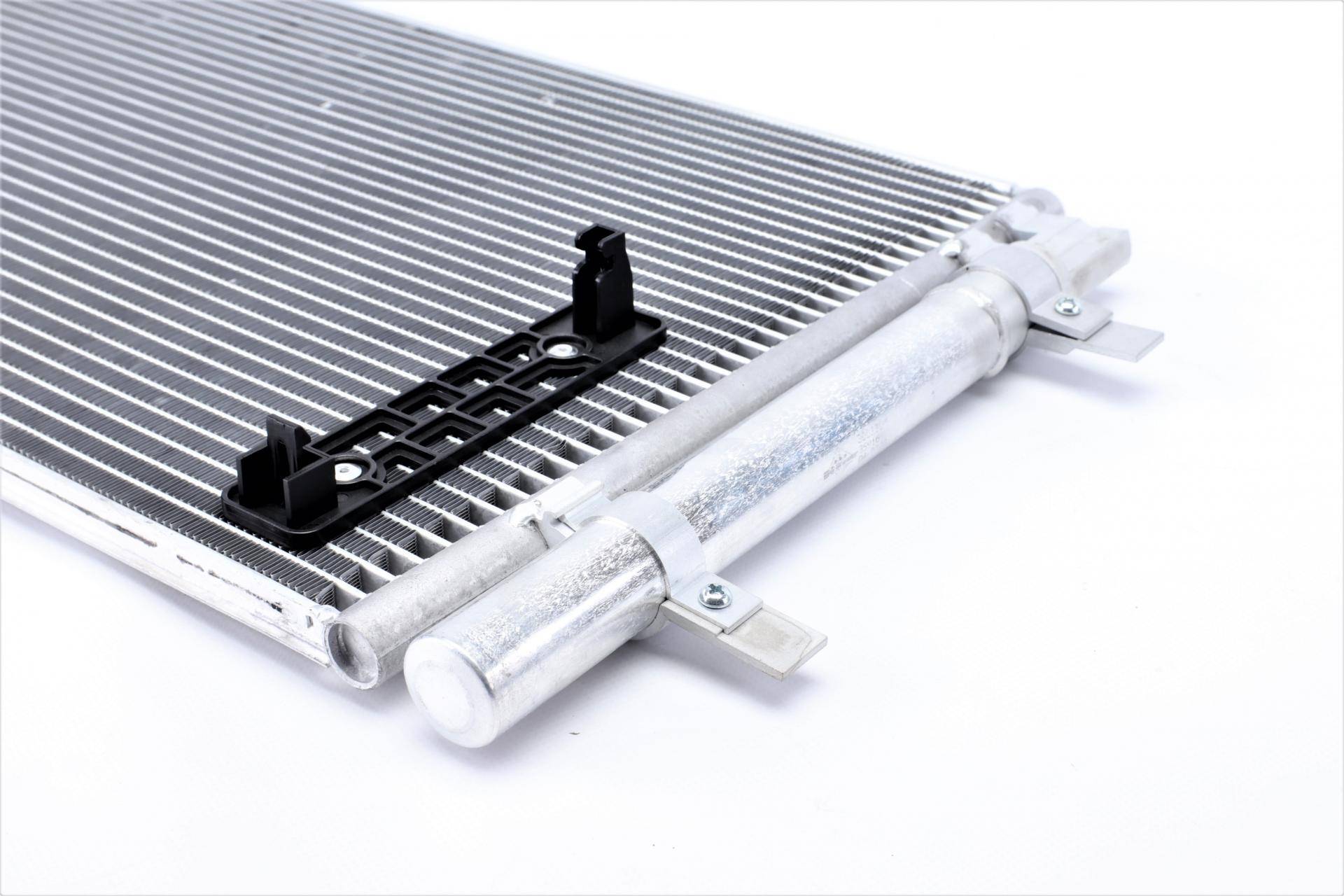 Радіатор кондиціонера Audi A4/Q5 1.8TFSI-3.0TDI 07-