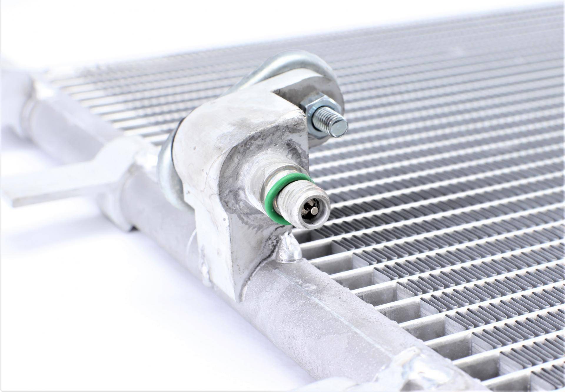 Радіатор кондиціонера Audi A4/Q5 1.8TFSI-3.0TDI 07-