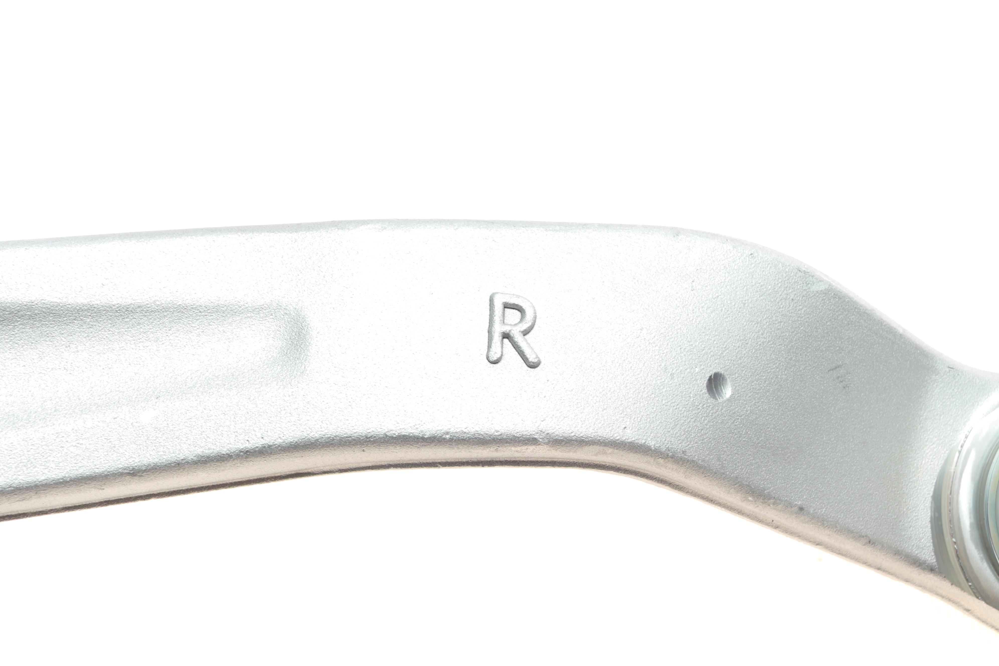 Важіль підвіски (передній/знизу) (R) Audi A4/A6/VW Passat B5 96-05