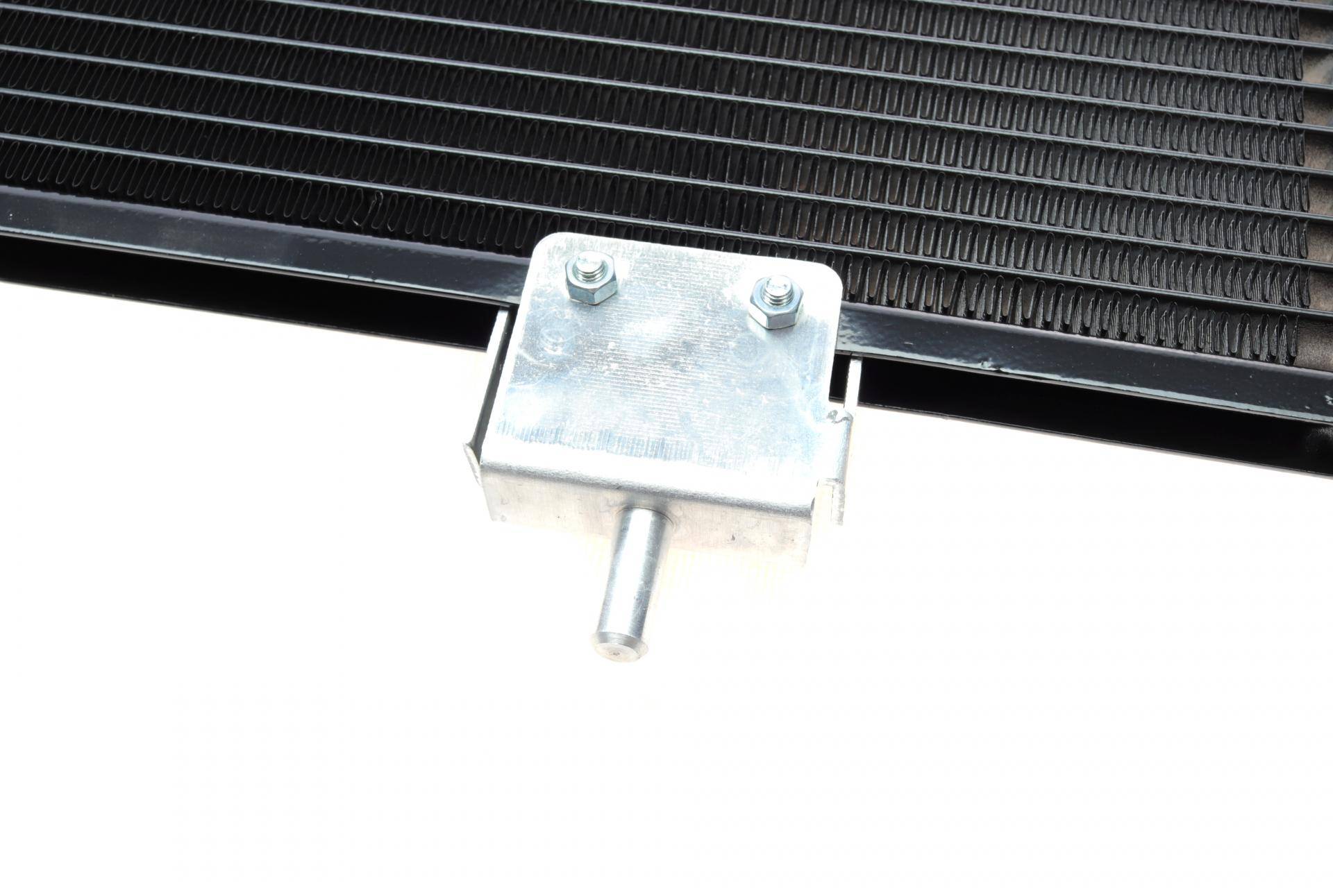 Радіатор кондиціонера (з осушувачем) Toyota Rav4 1.8/2.0 00-05