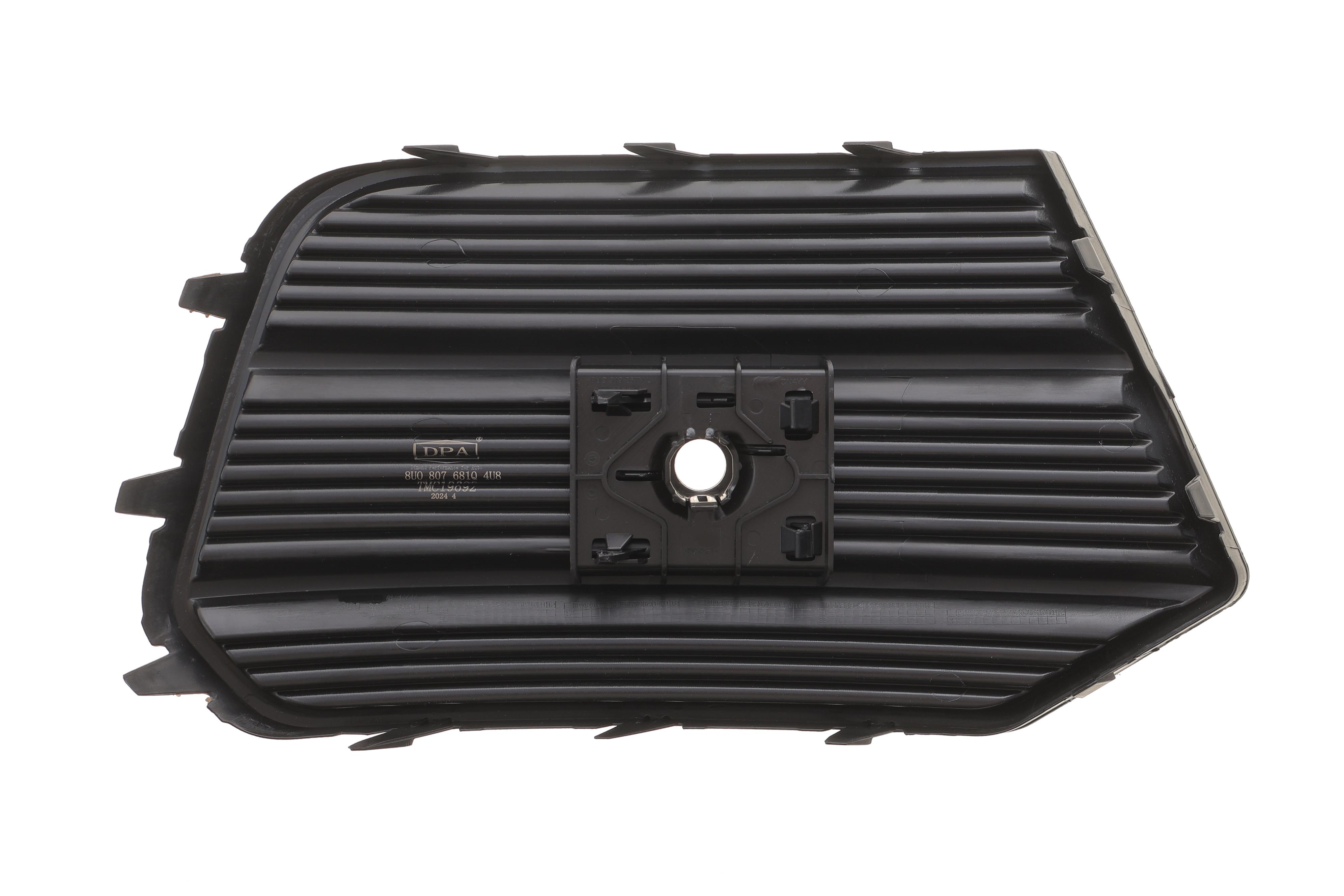 Вставка бампера (під протитуманку) Audi Q3 11-18 (L)(пошкоджене кріплення)