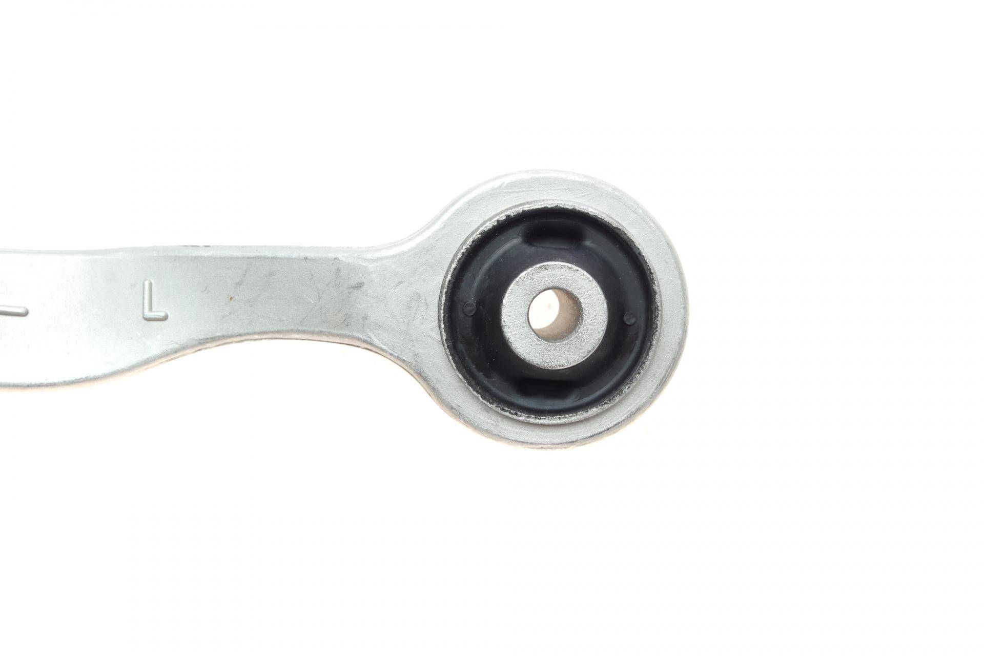 Важіль підвіски (передній/зверху) (L) Audi A4/A6/A8/VW Passat B5 96-09
