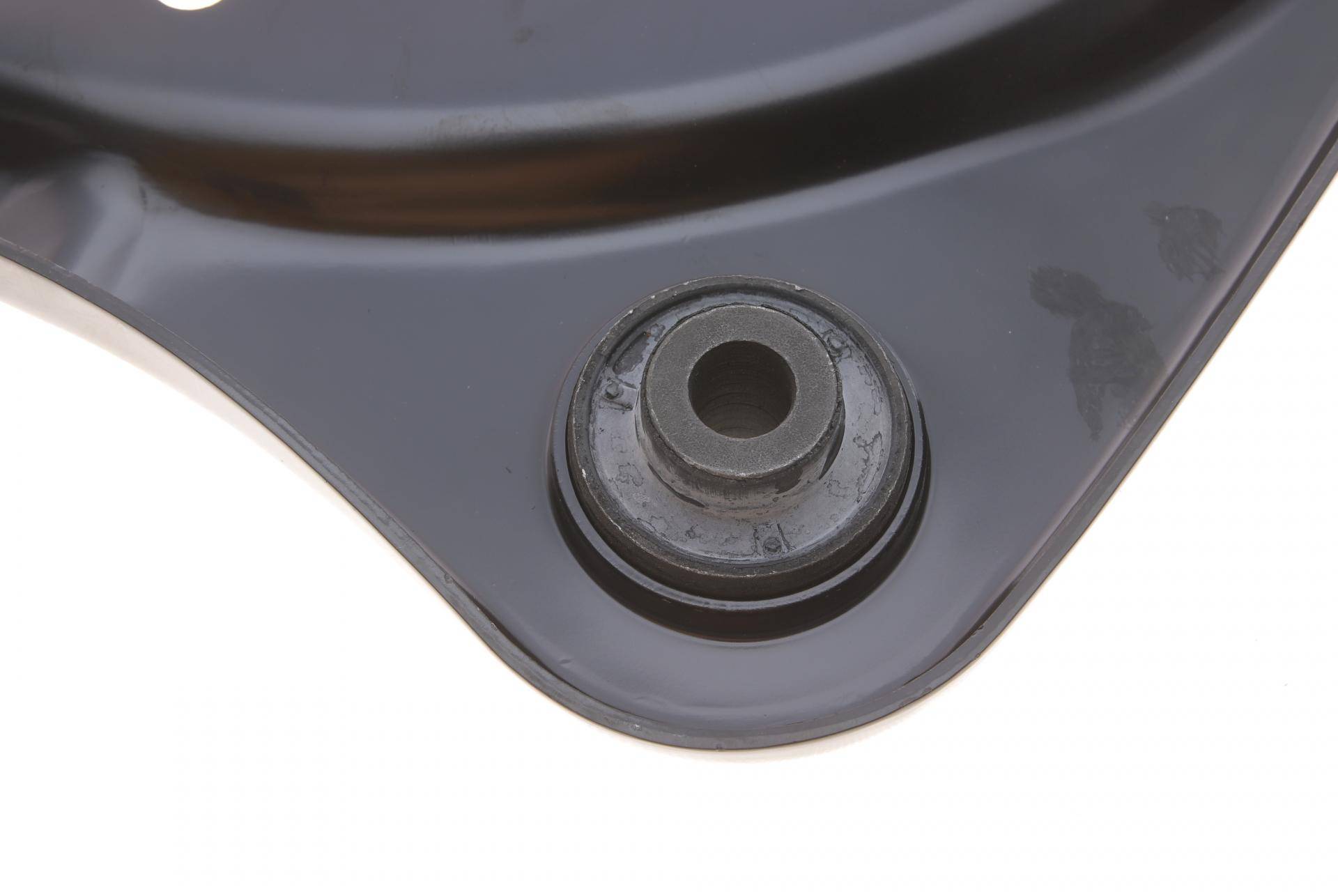 Важіль підвіски (передній/знизу) (R) Nissan Juke/Leaf 10-