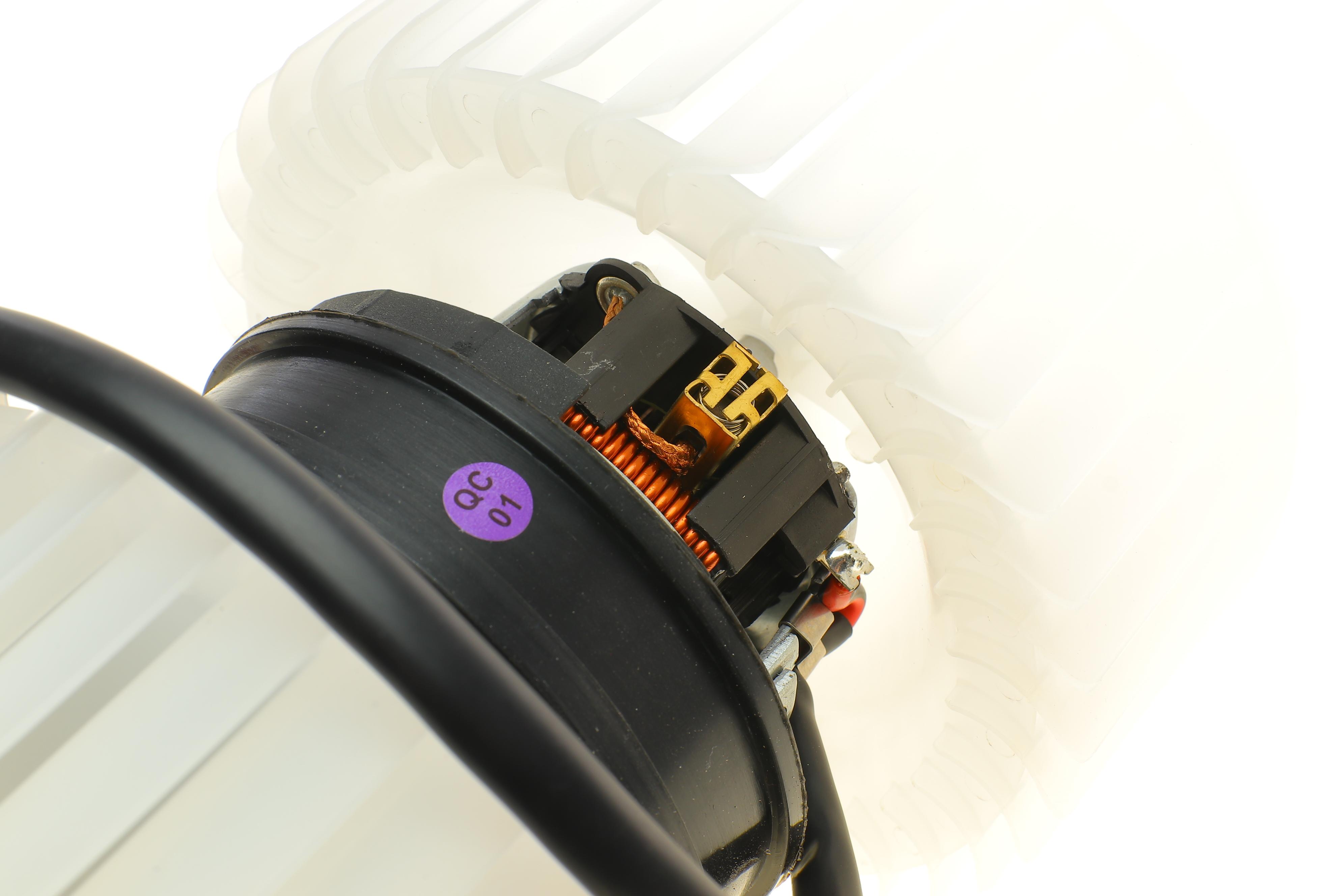 Моторчик пічки Audi A8 03-10