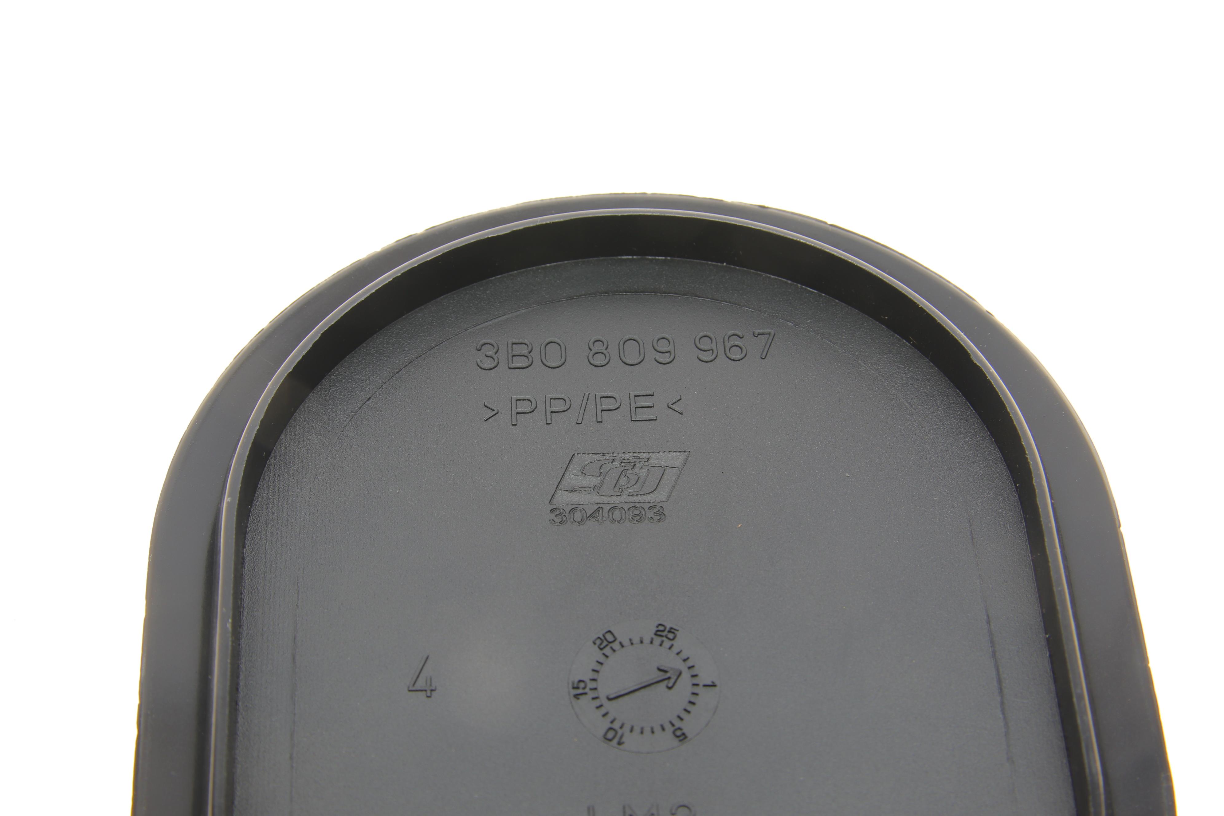 Заглушка підкрильника (переднього) VW Passat 00-05