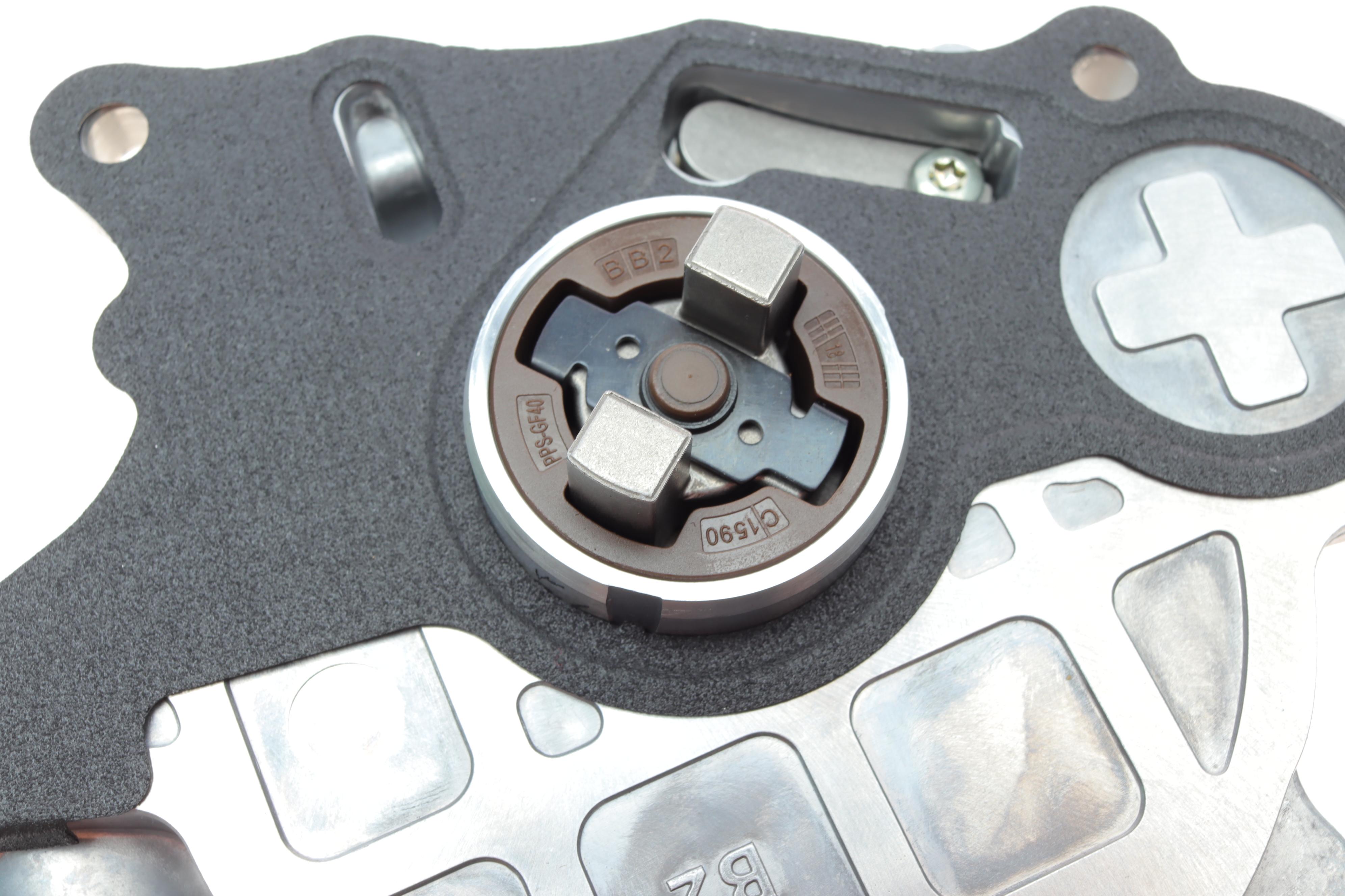 Насос вакуумний Skoda Octavia/Roomster/VW Golf VI/Jetta 04- (OE VAG)