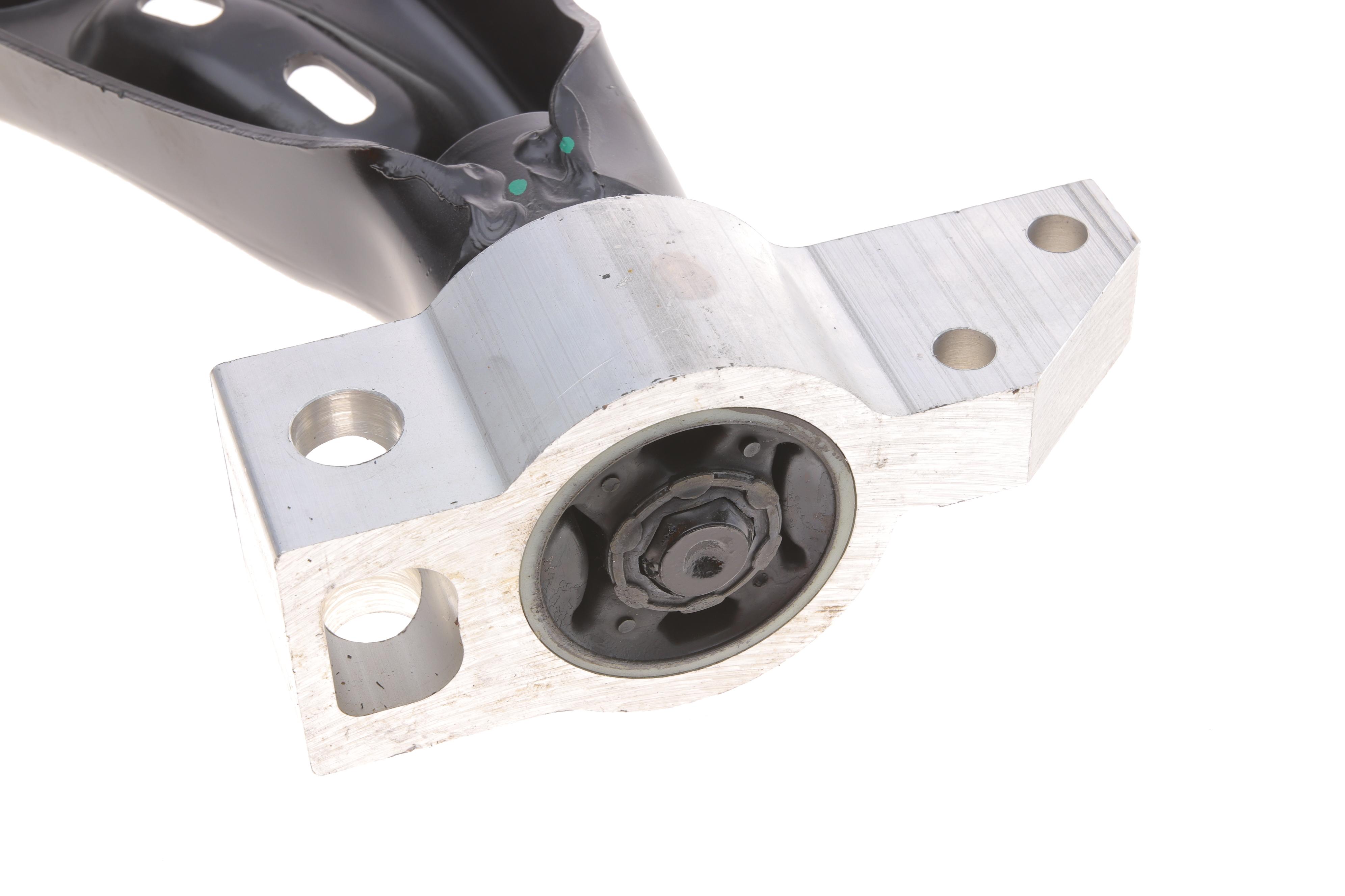 Важіль підвіски (передній/знизу) (R) VW Caddy/Golf/Touran/Skoda Octavia 03-