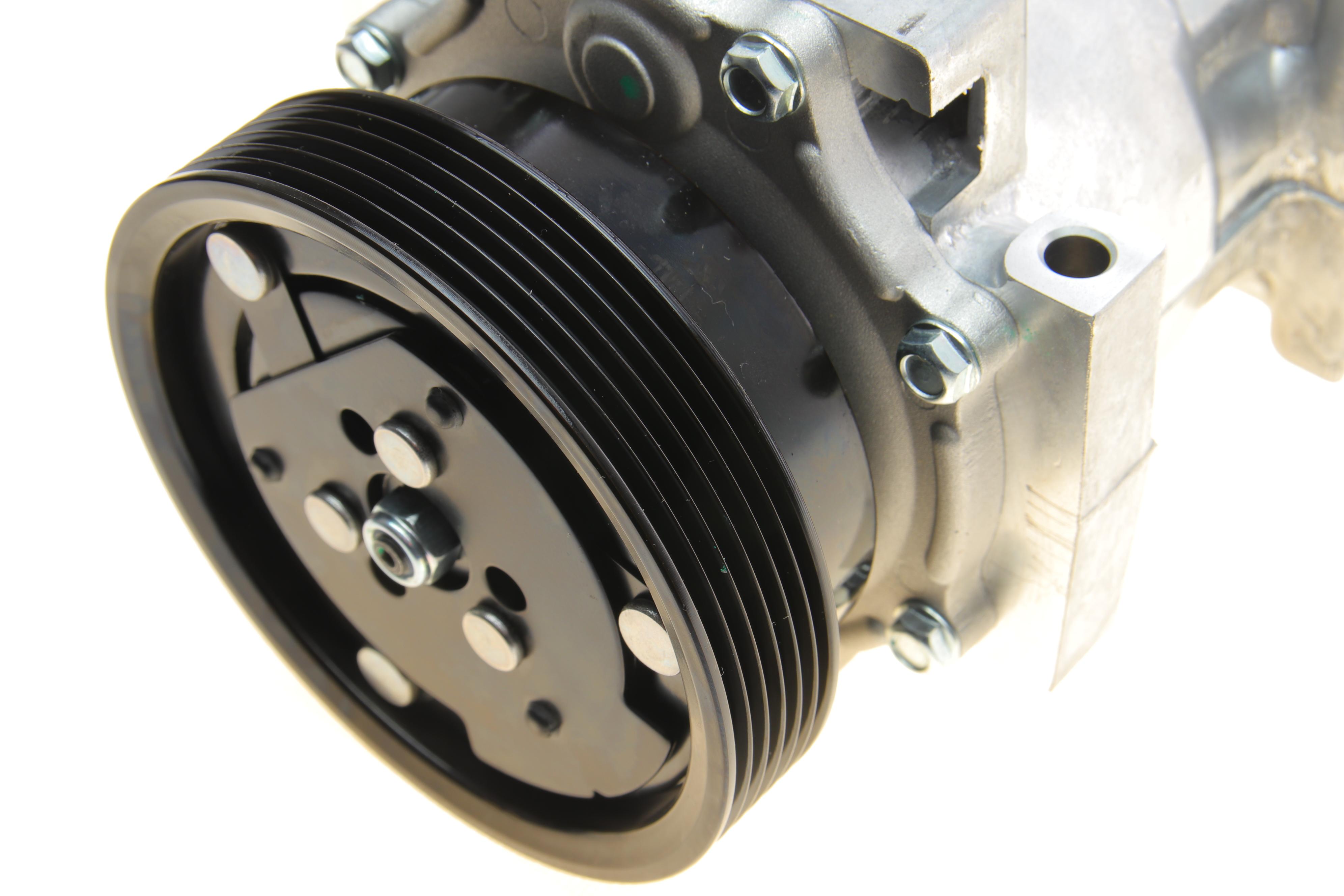 Компресор кондиціонера Dacia Logan 04-/Renault Sandero 08-/Duster 10-18