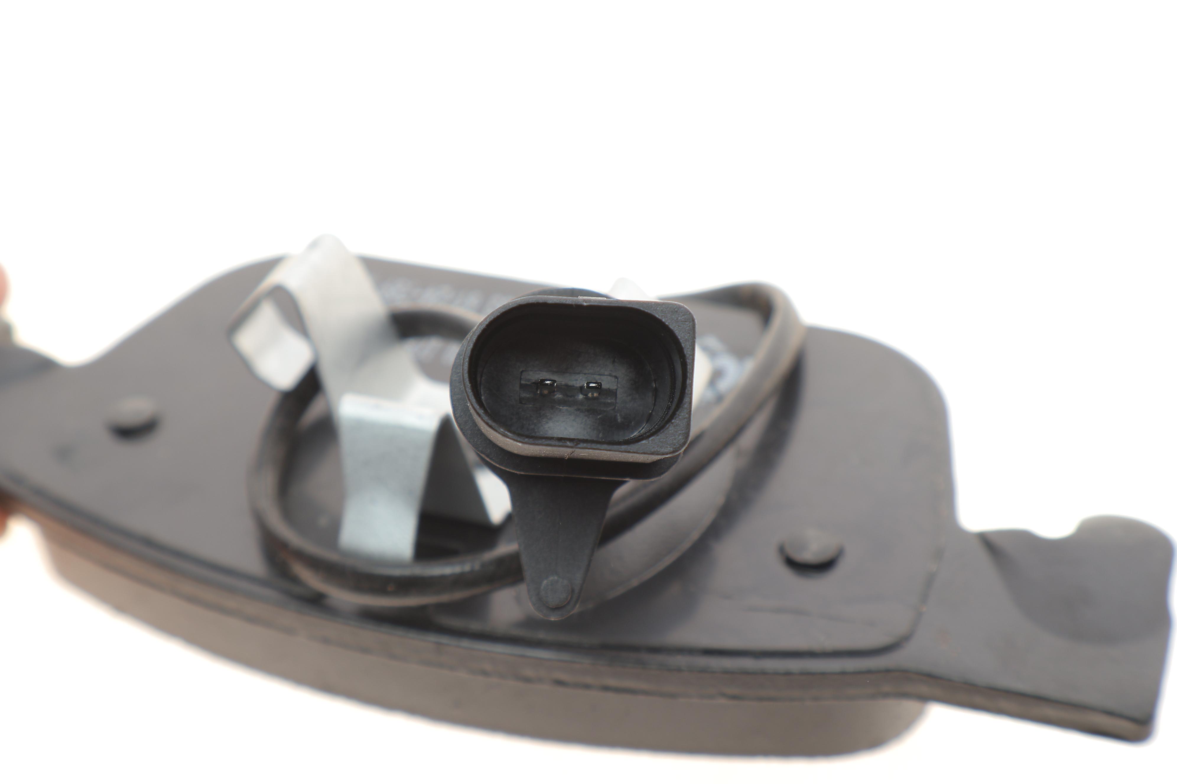 Колодки гальмівні (передні) Audi A4 15-/Audi A5 09- (+датчик)