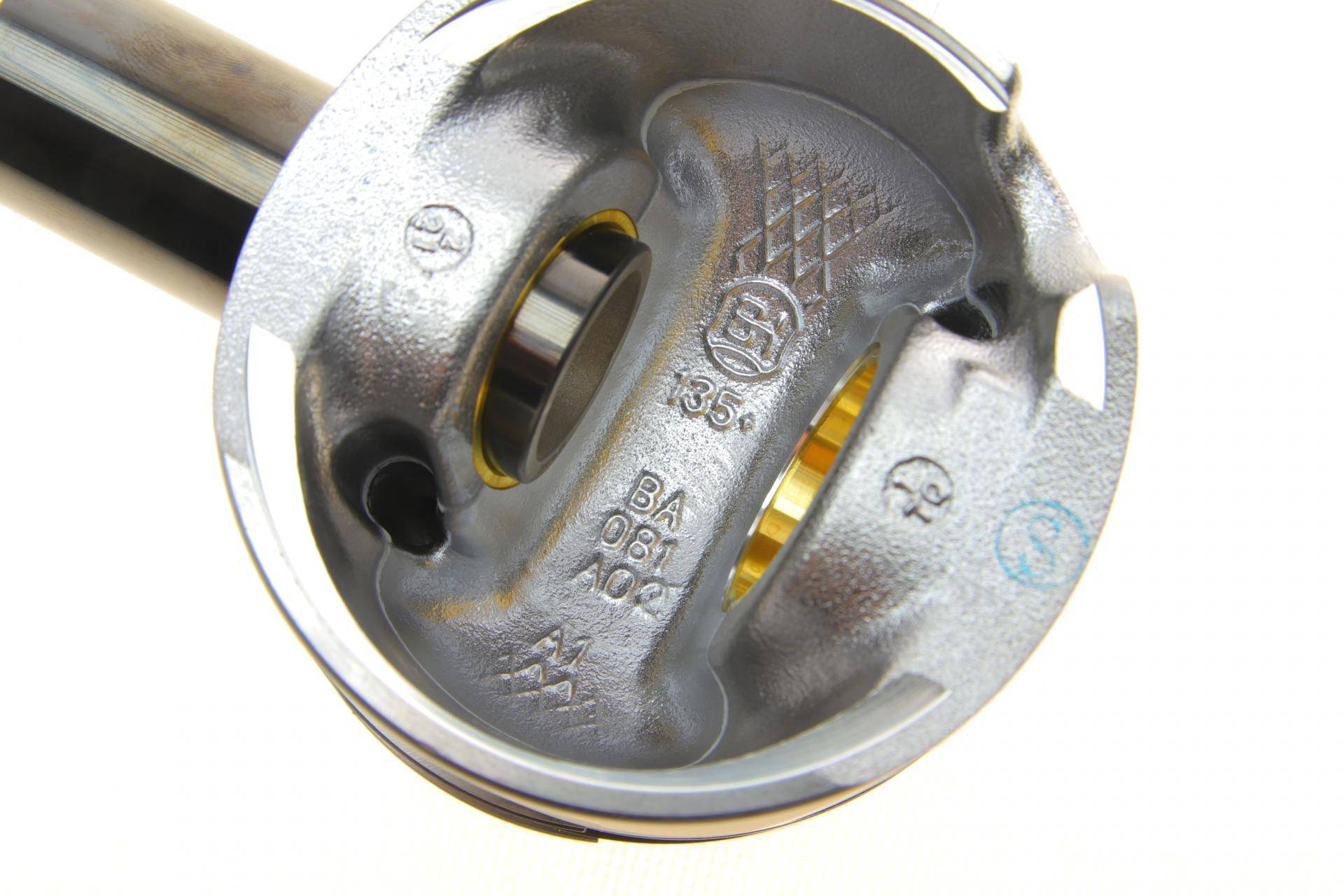 Поршень VW Caddy/Crafter 2.0TDI 10-16 (OE VAG)