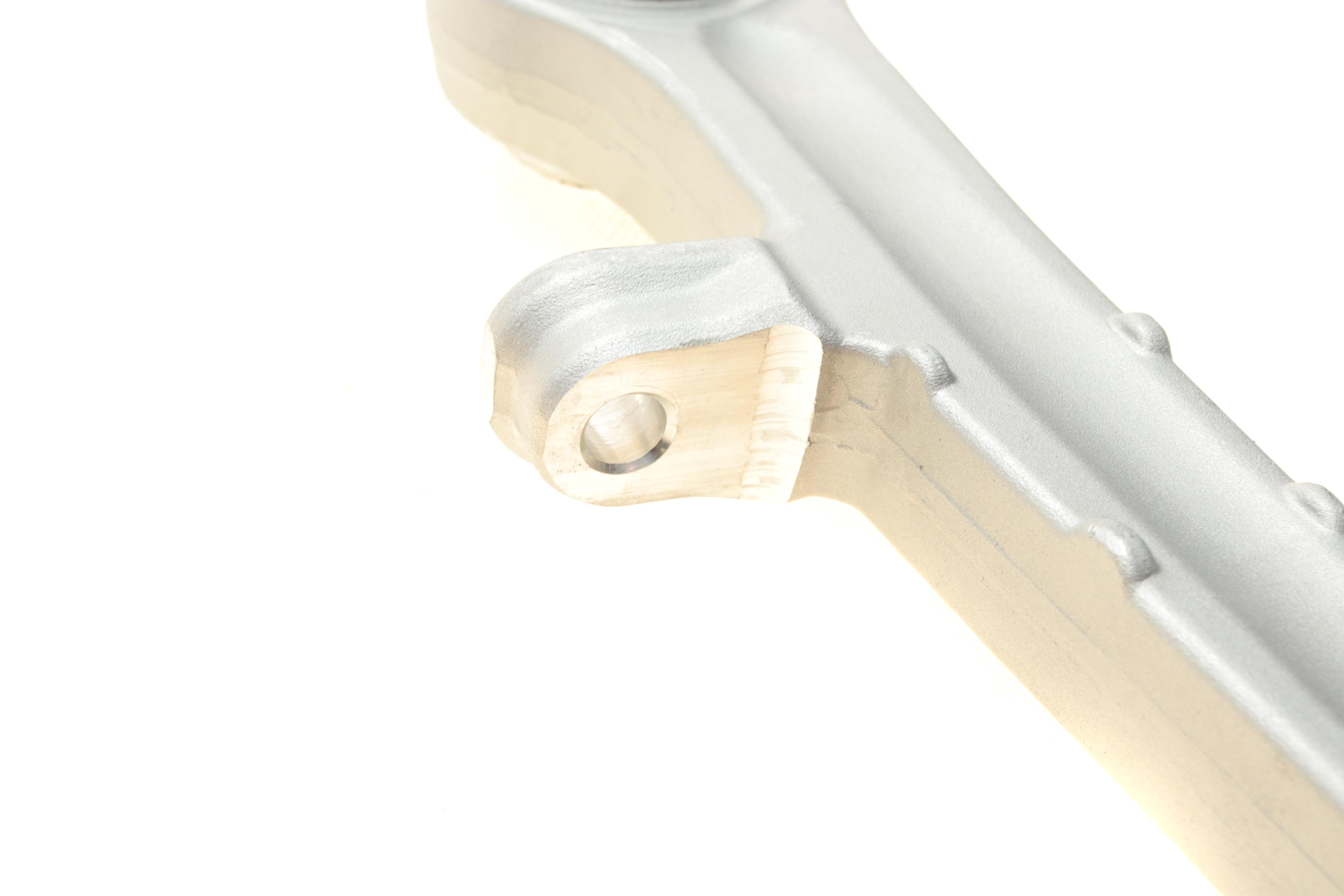 Важіль підвіски (передній/знизу/спереду) Audi A4/A6/A8/Skoda Super B/VW Passat 94-08