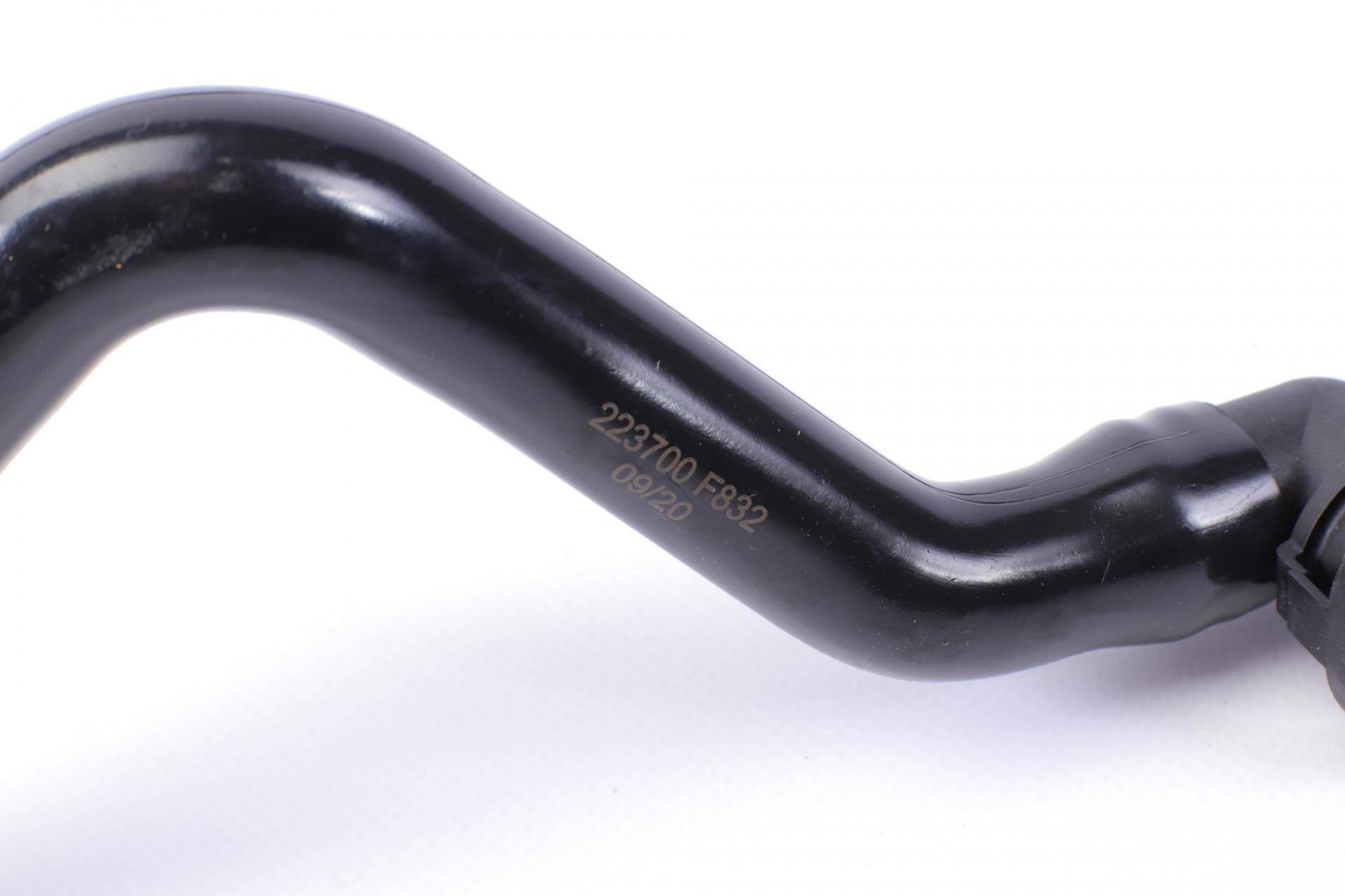 Патрубок вентиляції картера Skoda Octavia/VW Touareg/Passat 2.0FSI 04-13