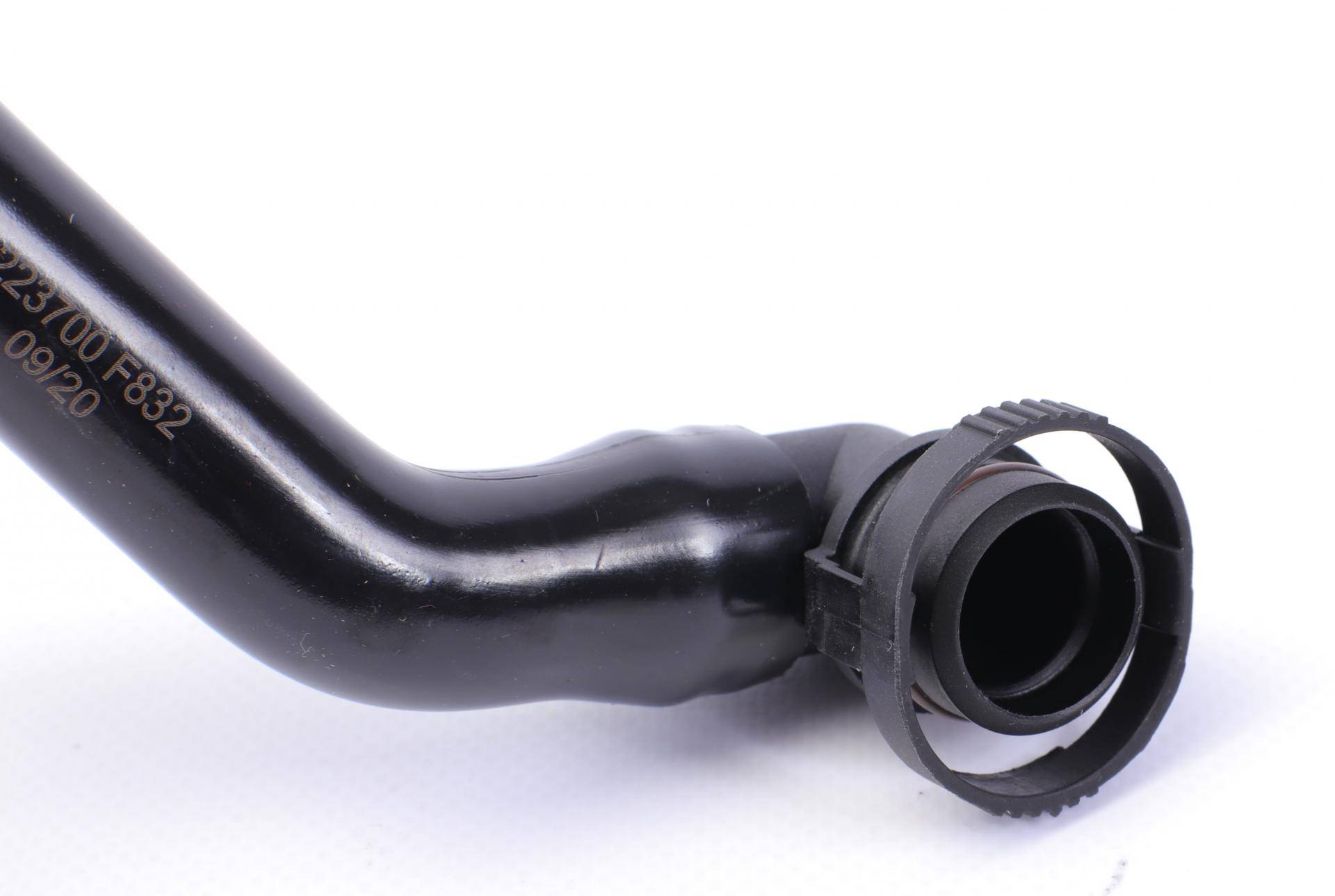 Патрубок вентиляції картера Skoda Octavia/VW Touareg/Passat 2.0FSI 04-13