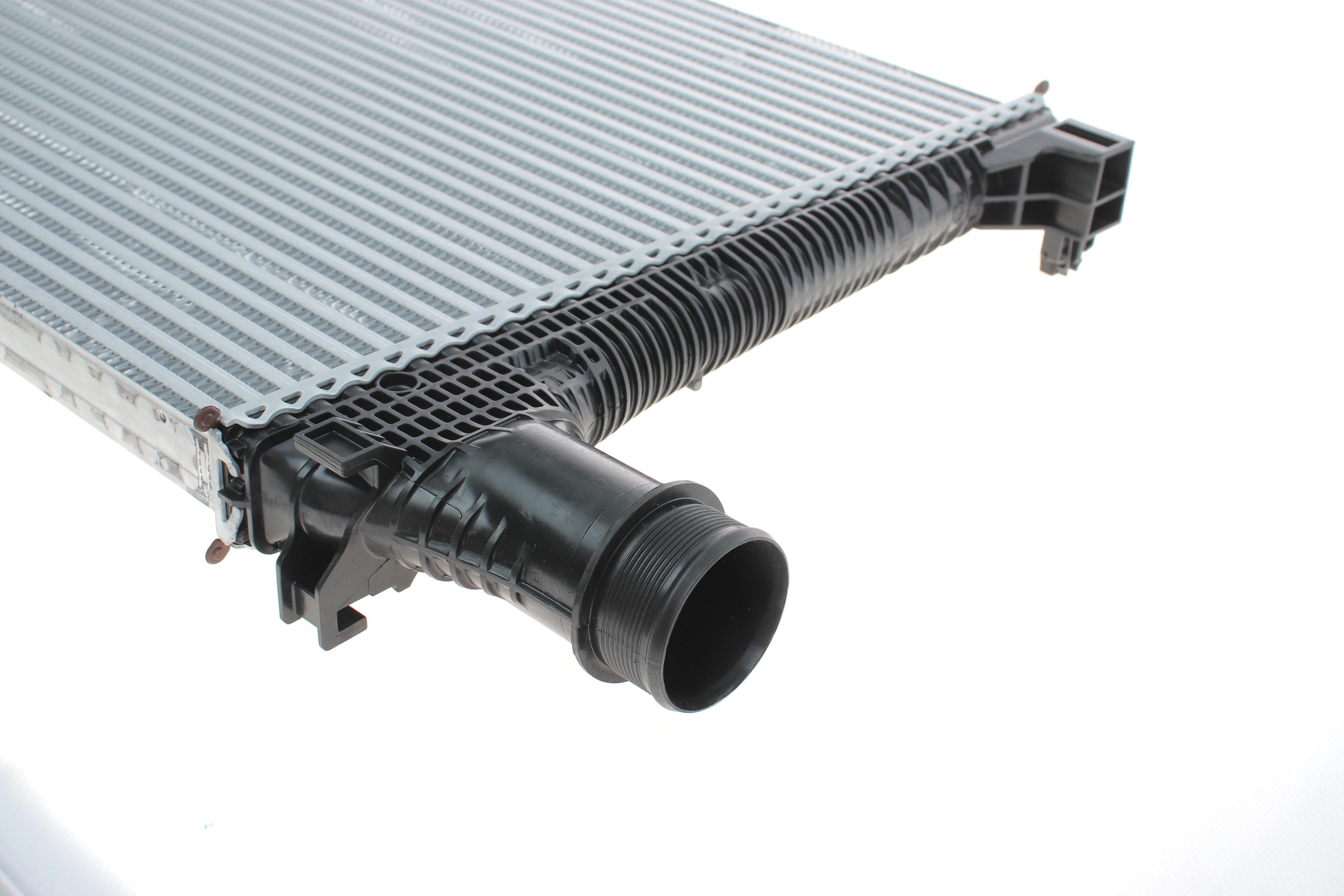 Радиатор интеркулера Audi Q7 2.0 TFSI 16- (без фаркопа)/Q8 2.0TFSI 19-/VW Touareg 2.0TFSI 18-