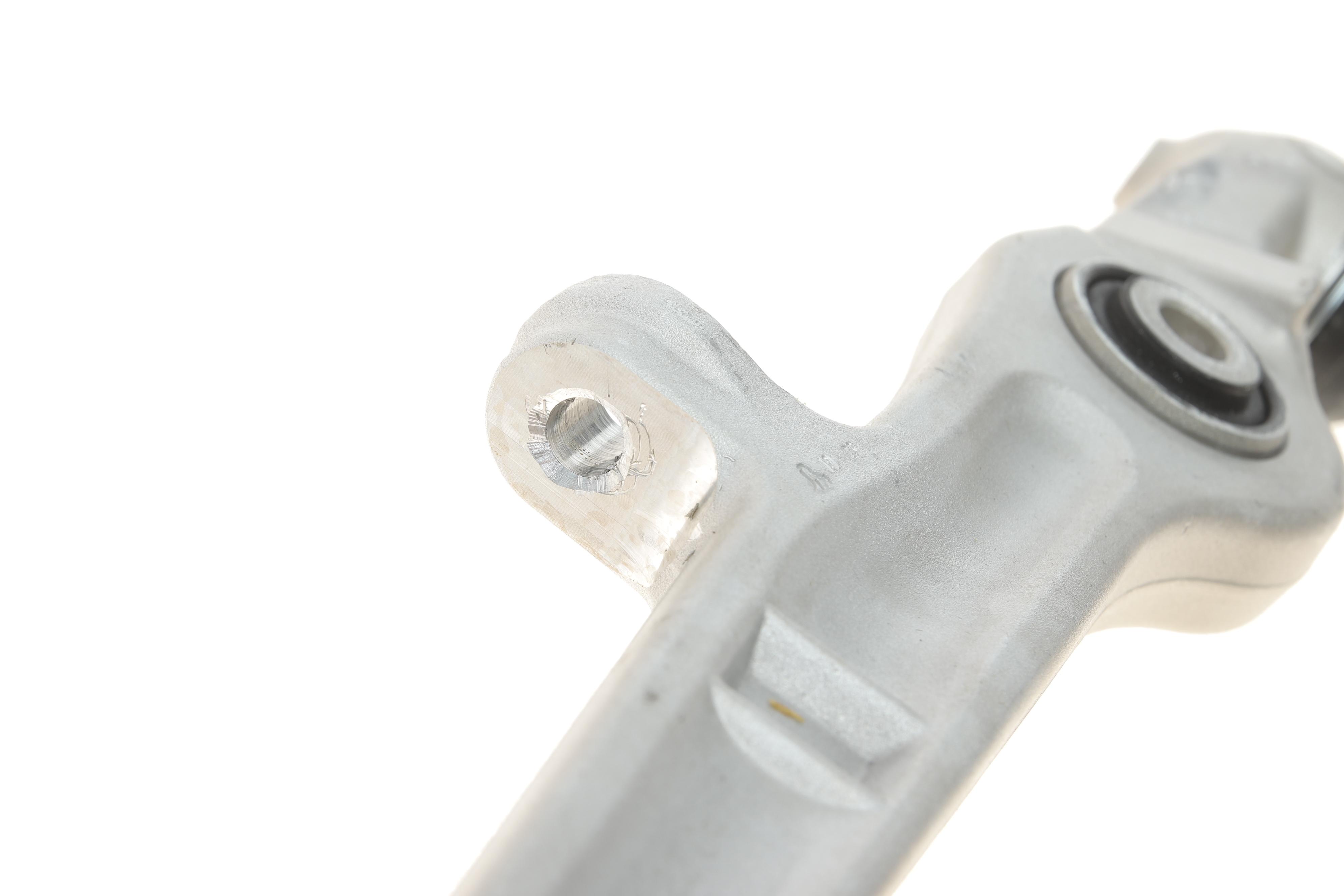 Важіль підвіски (передній/знизу/спереду) Audi A4/A6/VW Passat 97-09/Seat Exeo 08-13 (Alum.)