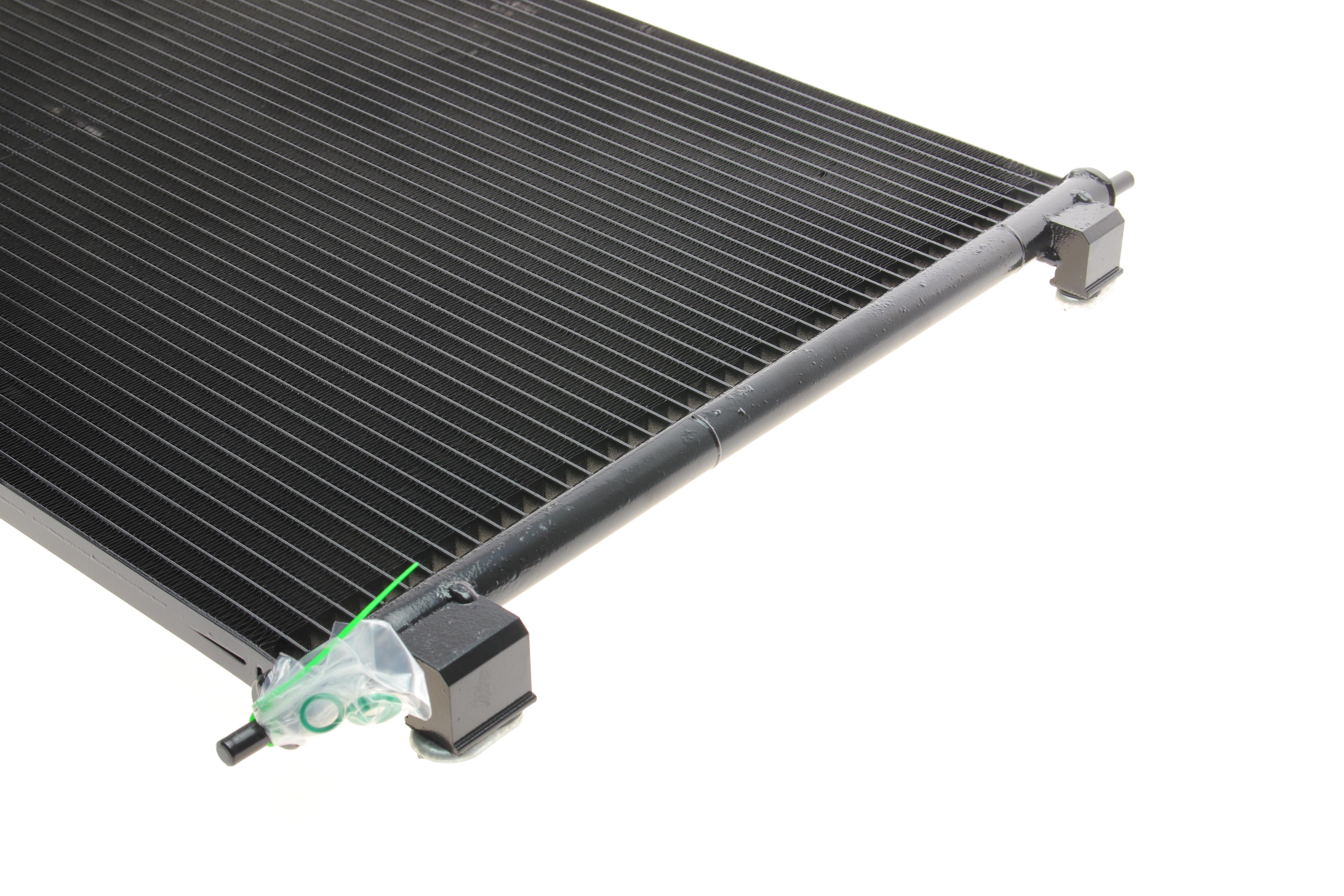 Радіатор кондиціонера (з осушувачем) Nissan X-Trail II 2.0/2.0D/2.5  07-13