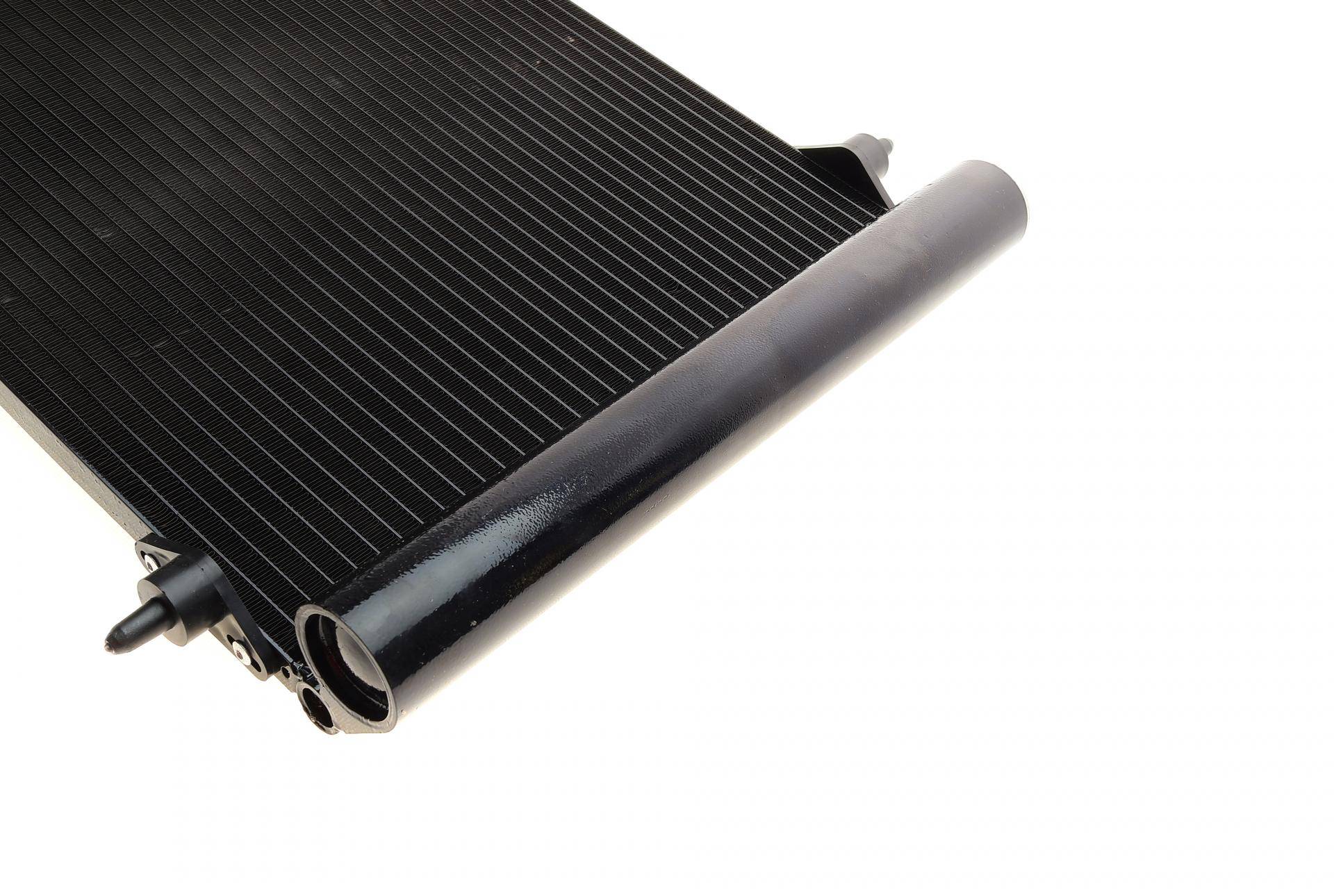 Радіатор кондиціонера (з осушувачем) Citroen C5/Peugeot 307 1.4-3.0/2.0HDI 00-09