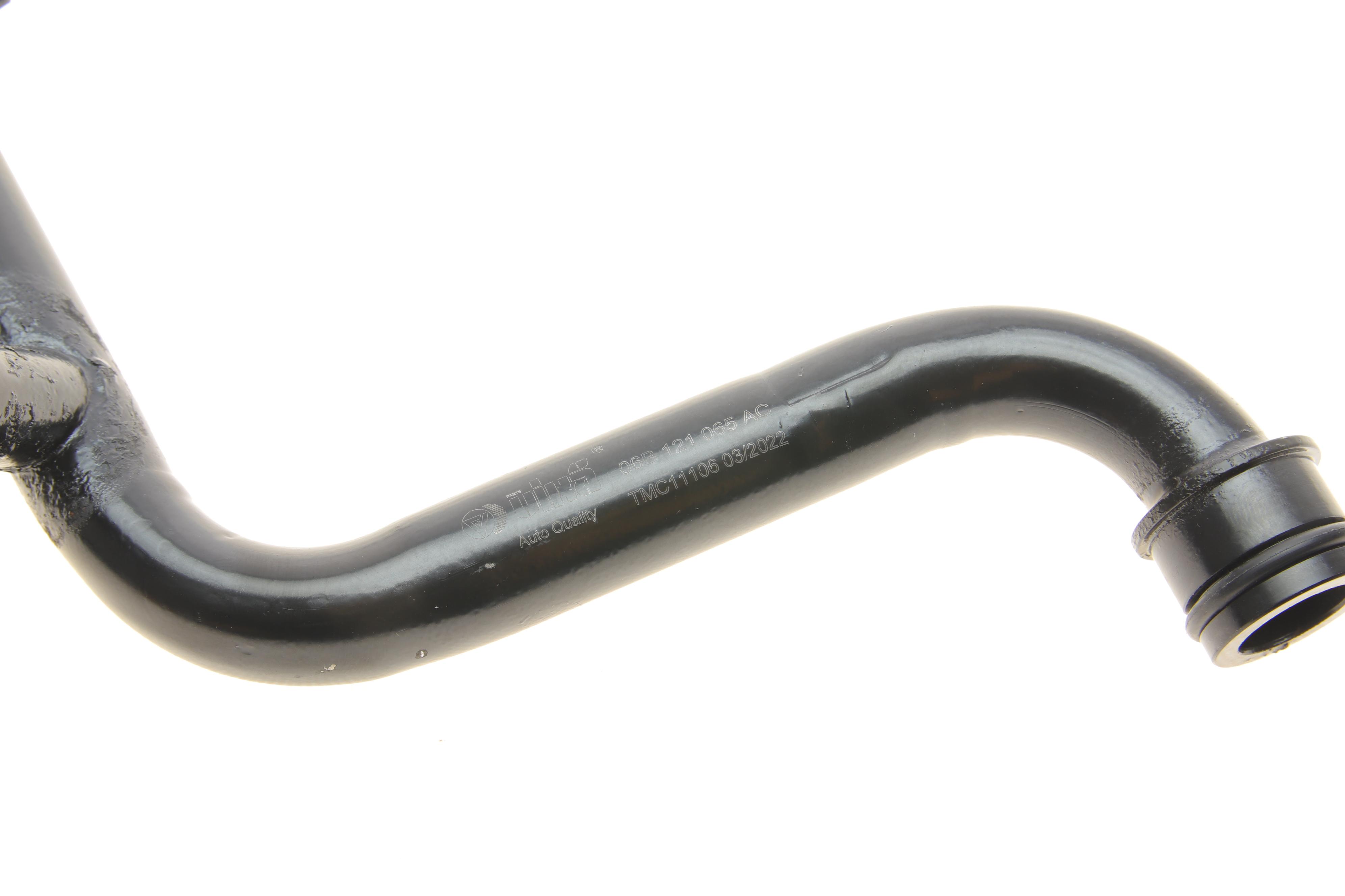 Патрубок системи охолодження Audi A4/A6/Skoda Superb/VW Passat 1.6/1.8T 94-08