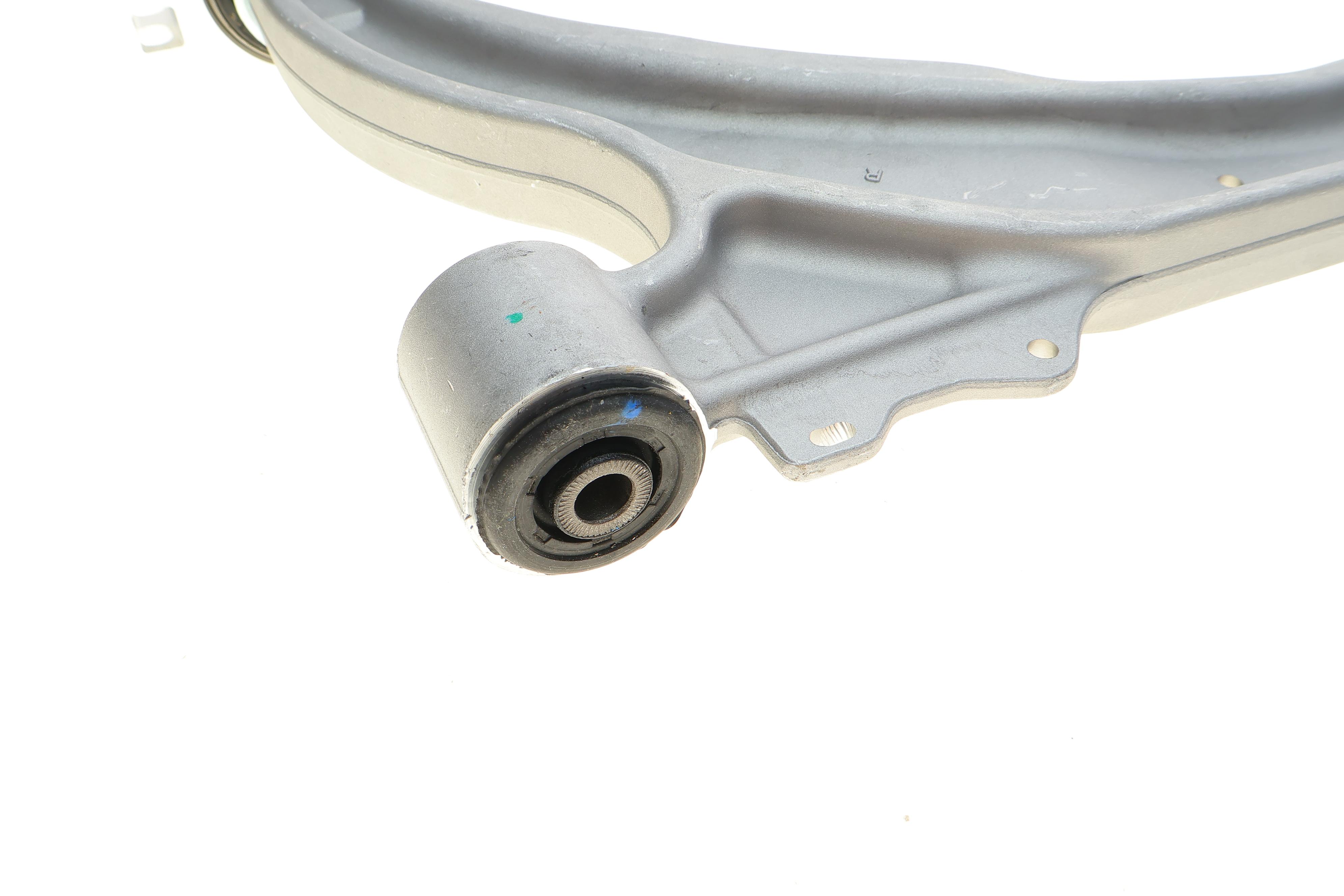 Важіль підвіски (передній/знизу) (R) Chevrolet Cruze/Opel Astra J 09-