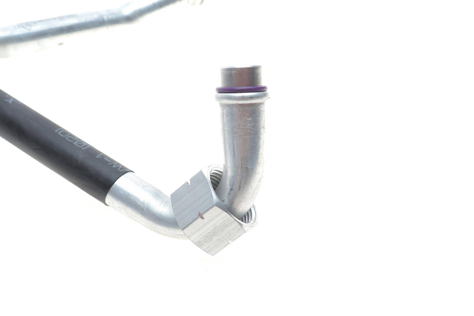 Трубка кондиціонера Audi A4/A6/VW Passat 94-05