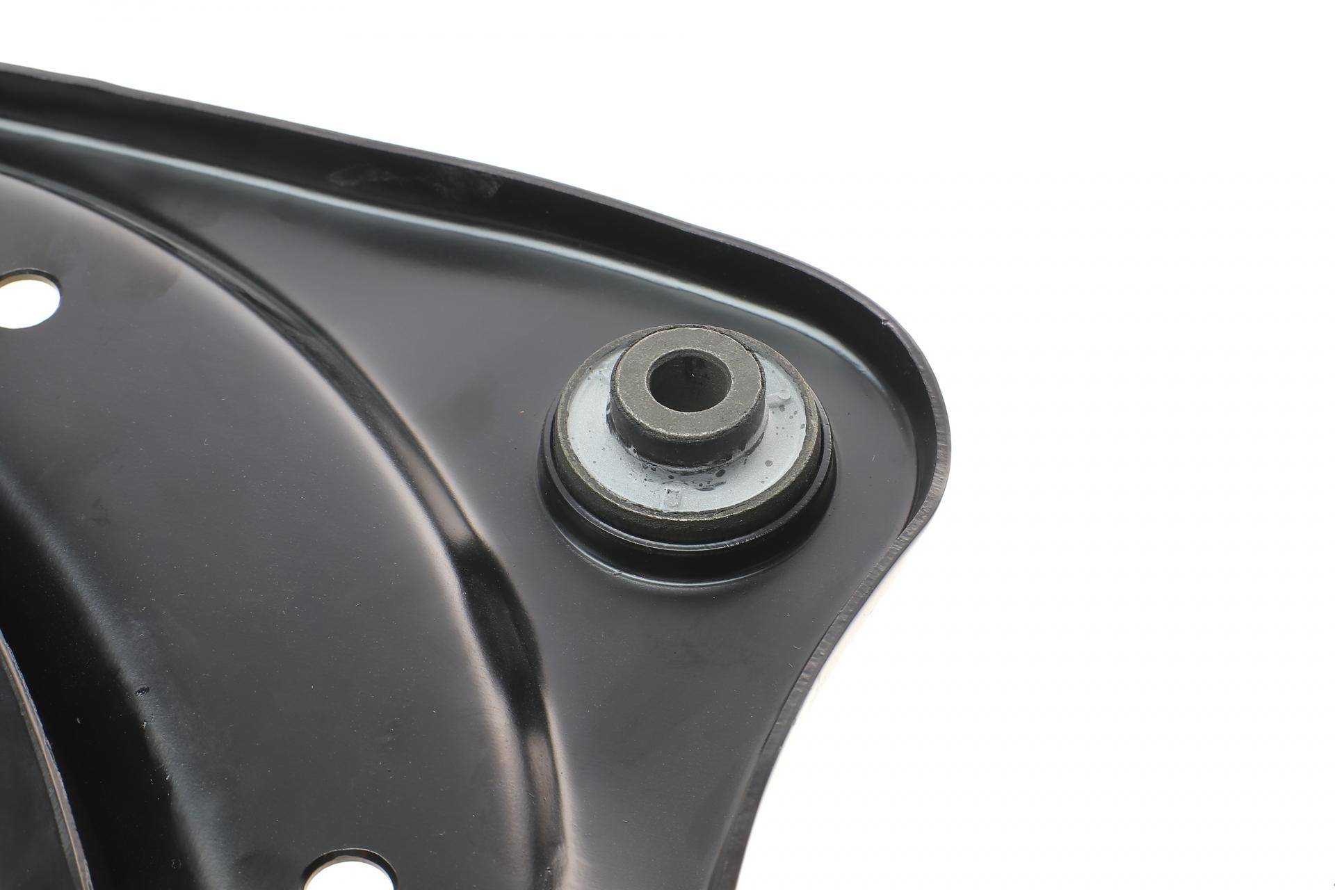 Важіль підвіски (передній/знизу) (R) Nissan Juke/Leaf 10-