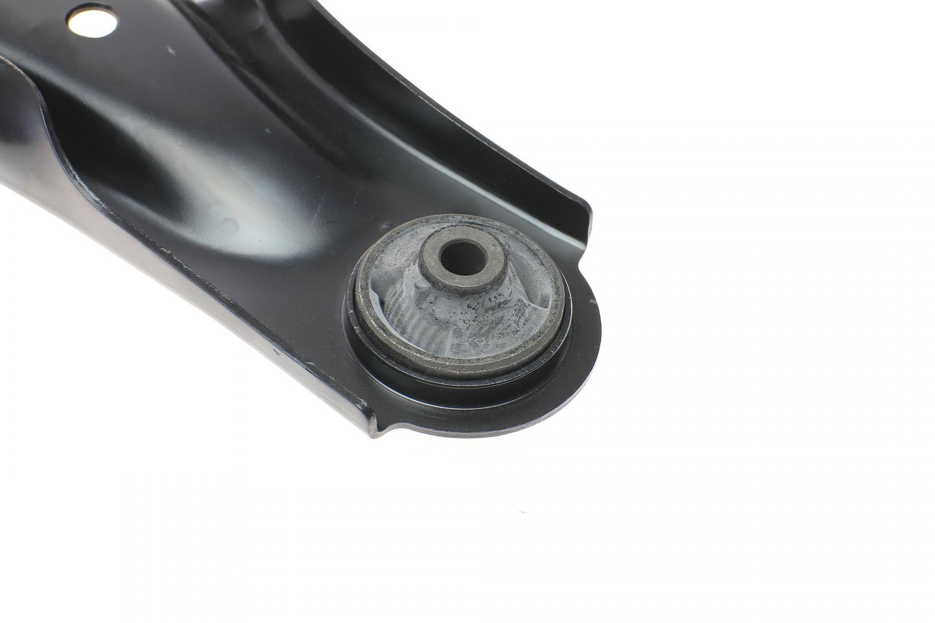 Важіль підвіски (передній/знизу) (R) Nissan Juke/Leaf 10-