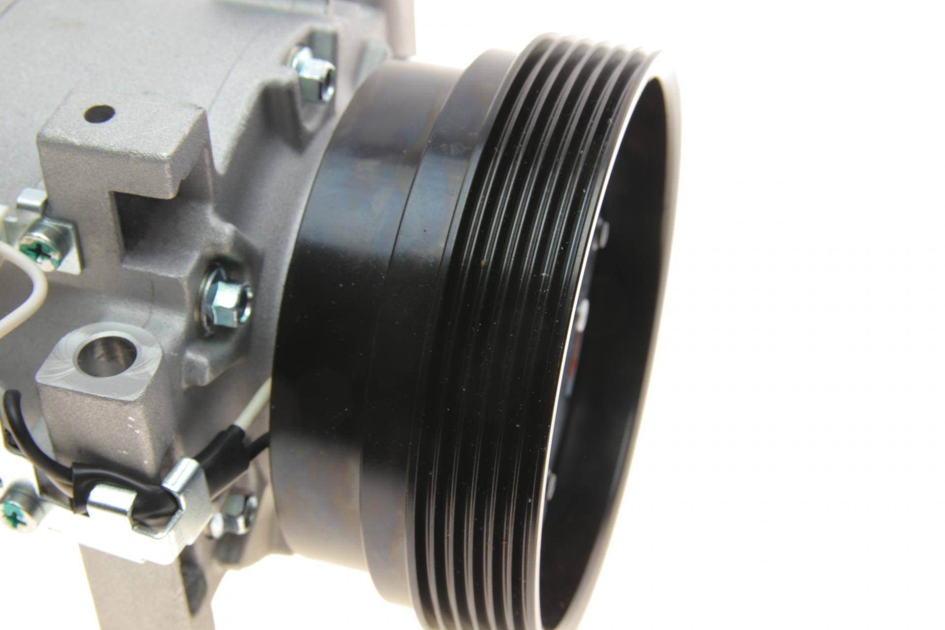 Компресор кондиціонера Dacia Logan 04-/Renault Sandero 08-/Duster 1.5/1.6/1.5DCI/1.6DCI 10-18